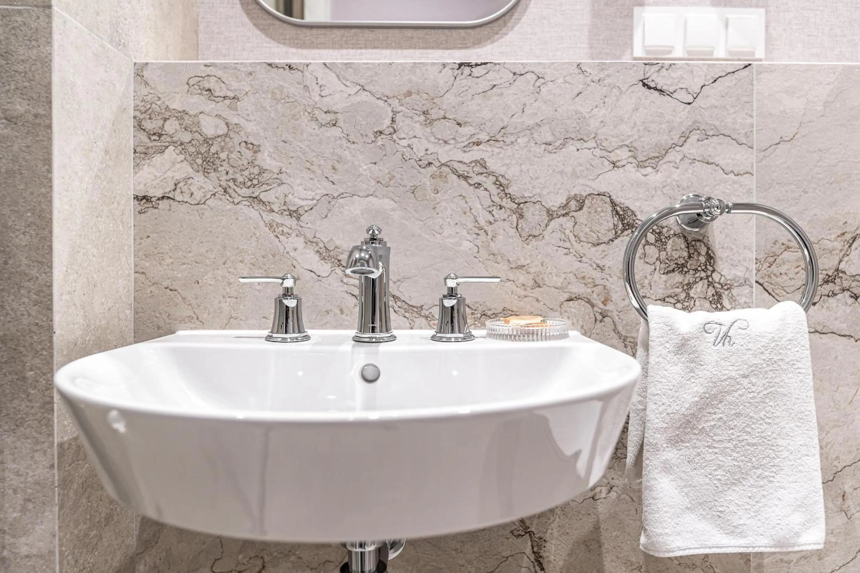 Bathroom in Venetian House Market Square Aparthotel