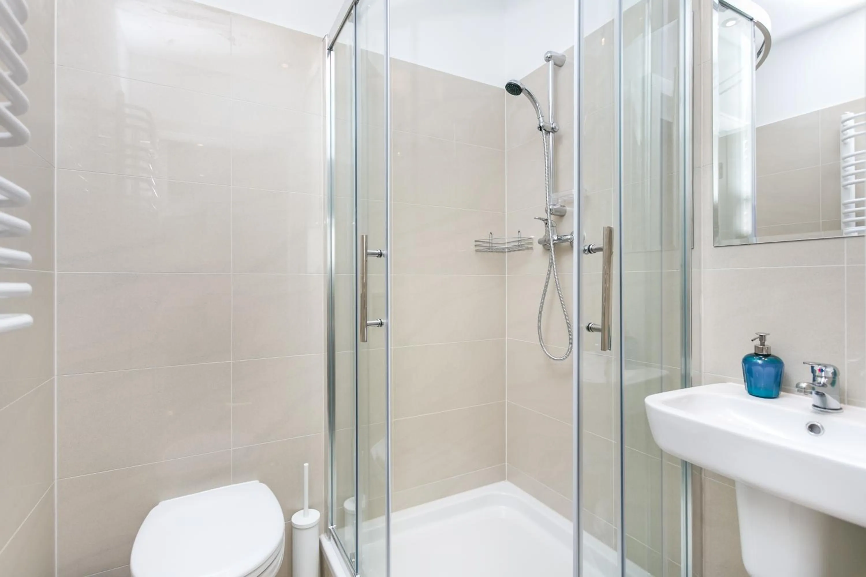 Toilet in Venetian House Market Square Aparthotel