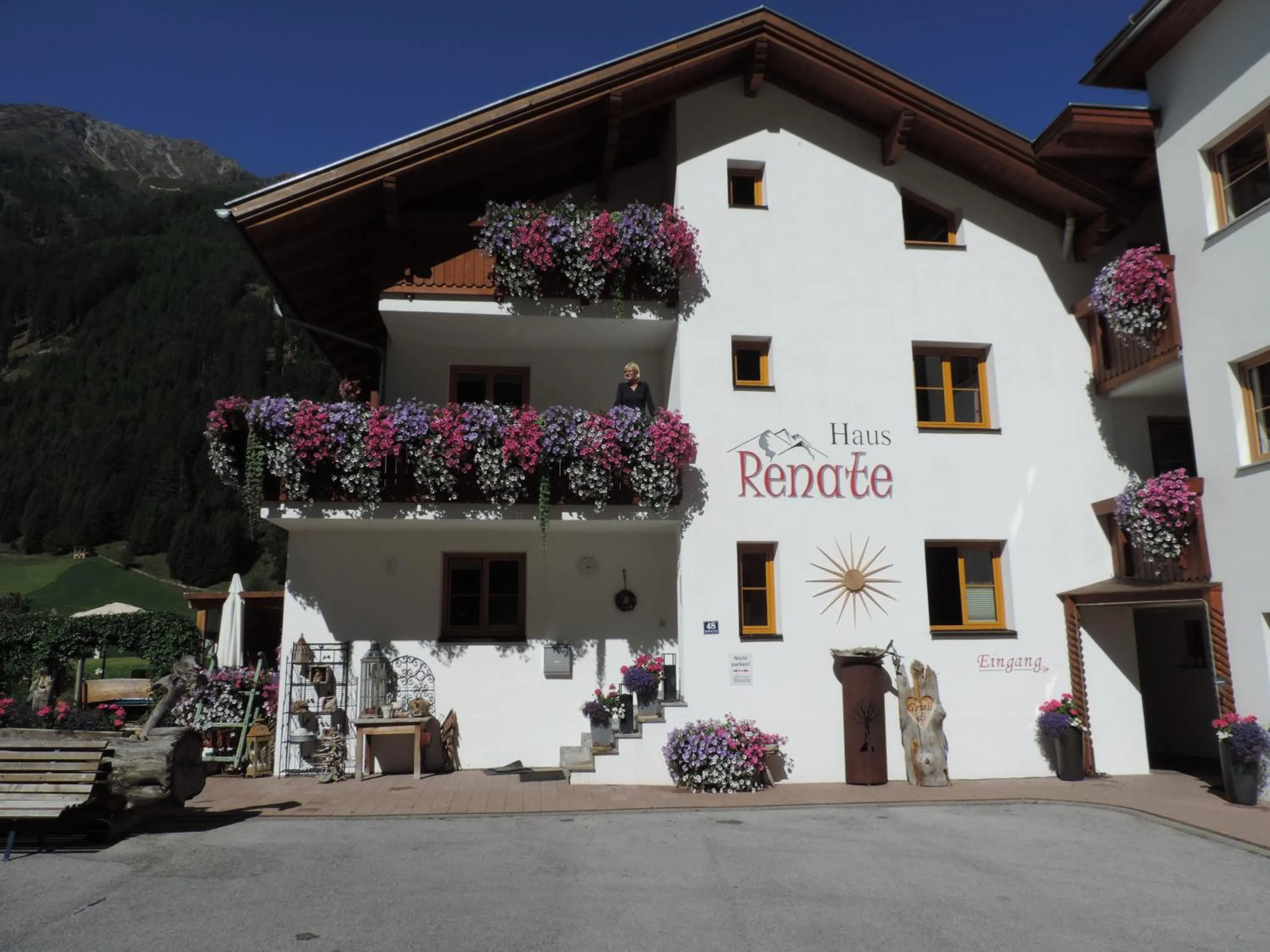 Facade/entrance in Haus Renate