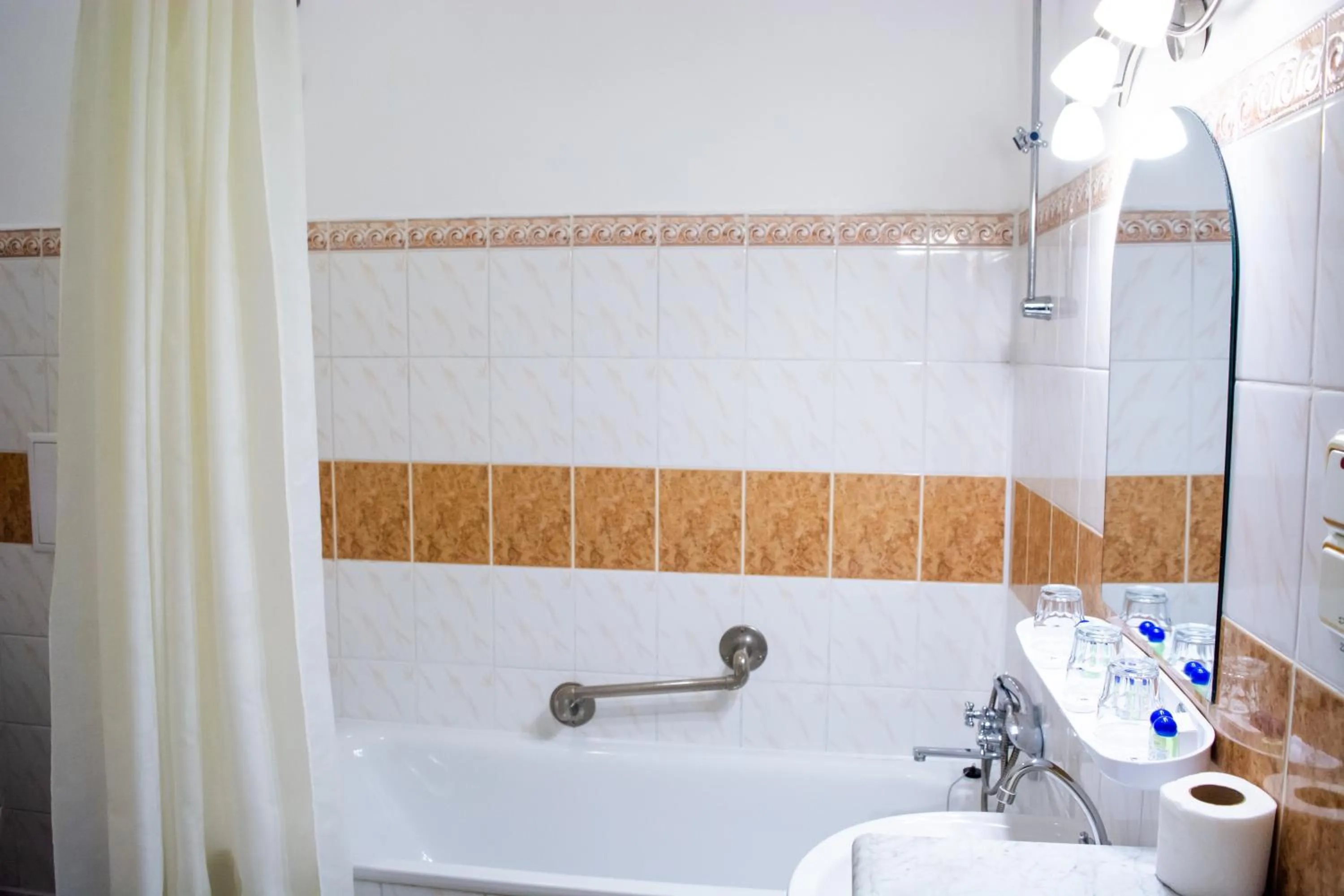 Bathroom in George Hotel