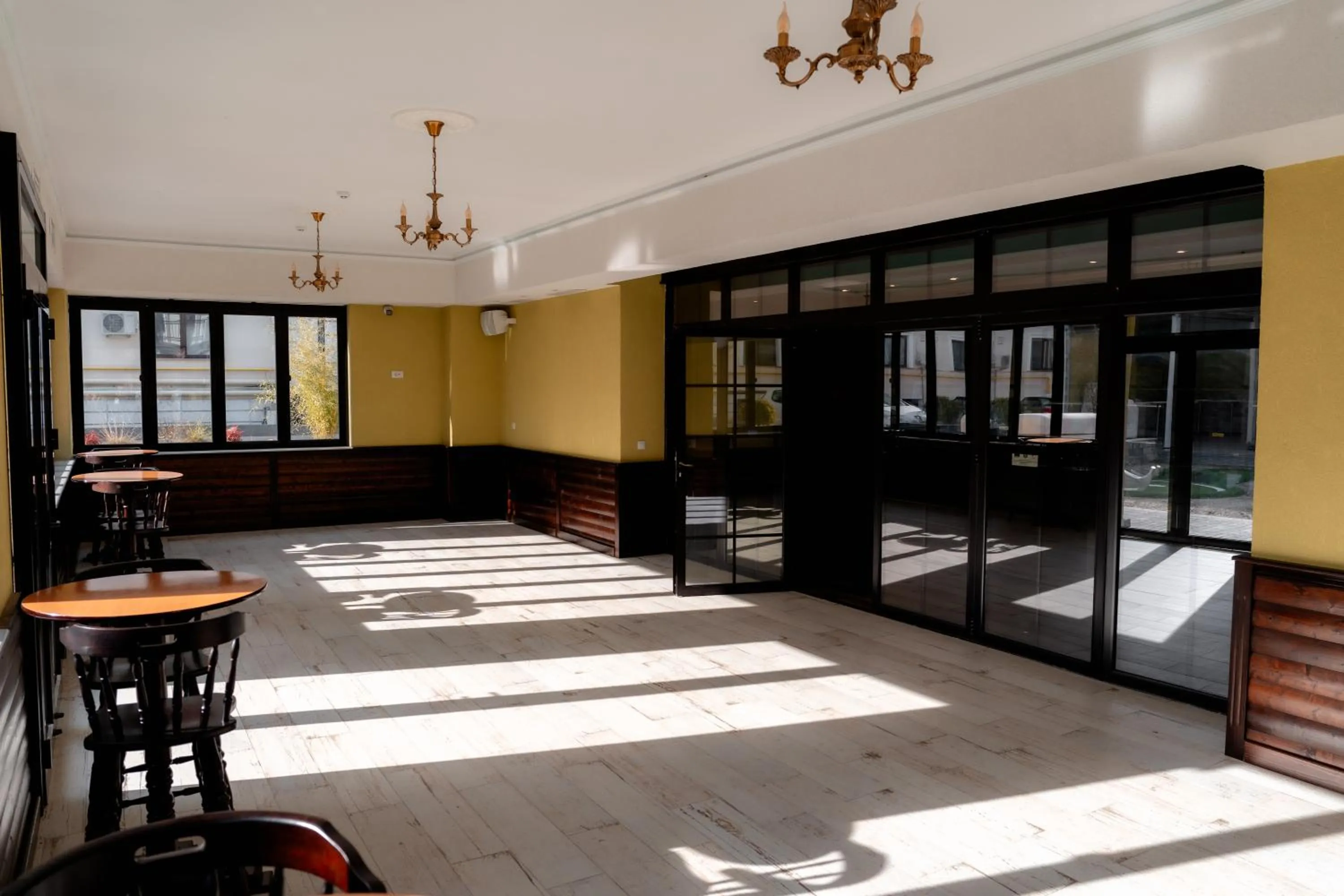 Restaurant/places to eat in Grand Hotel Sofianu