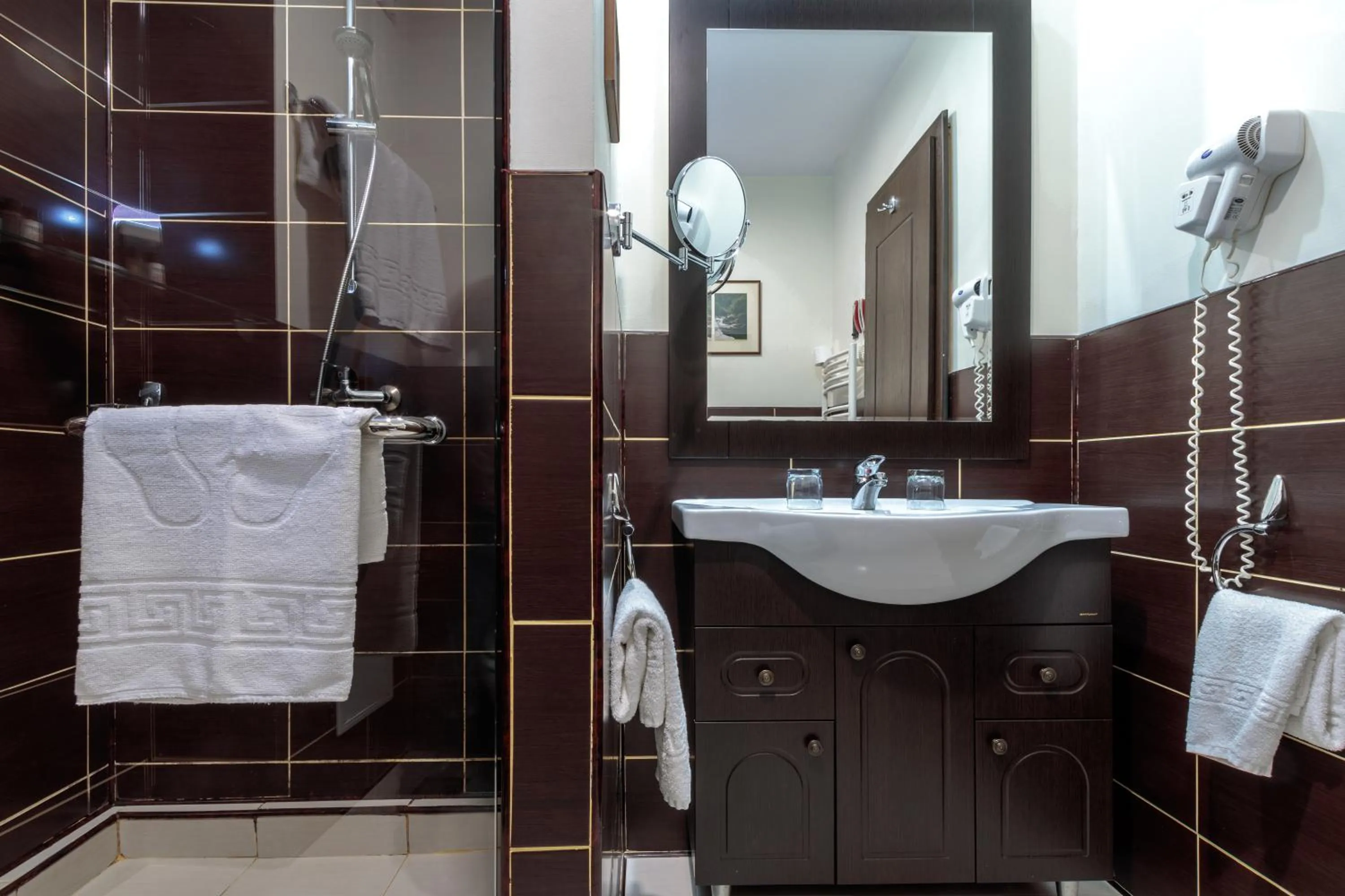 Shower in Grand Hotel Sofianu