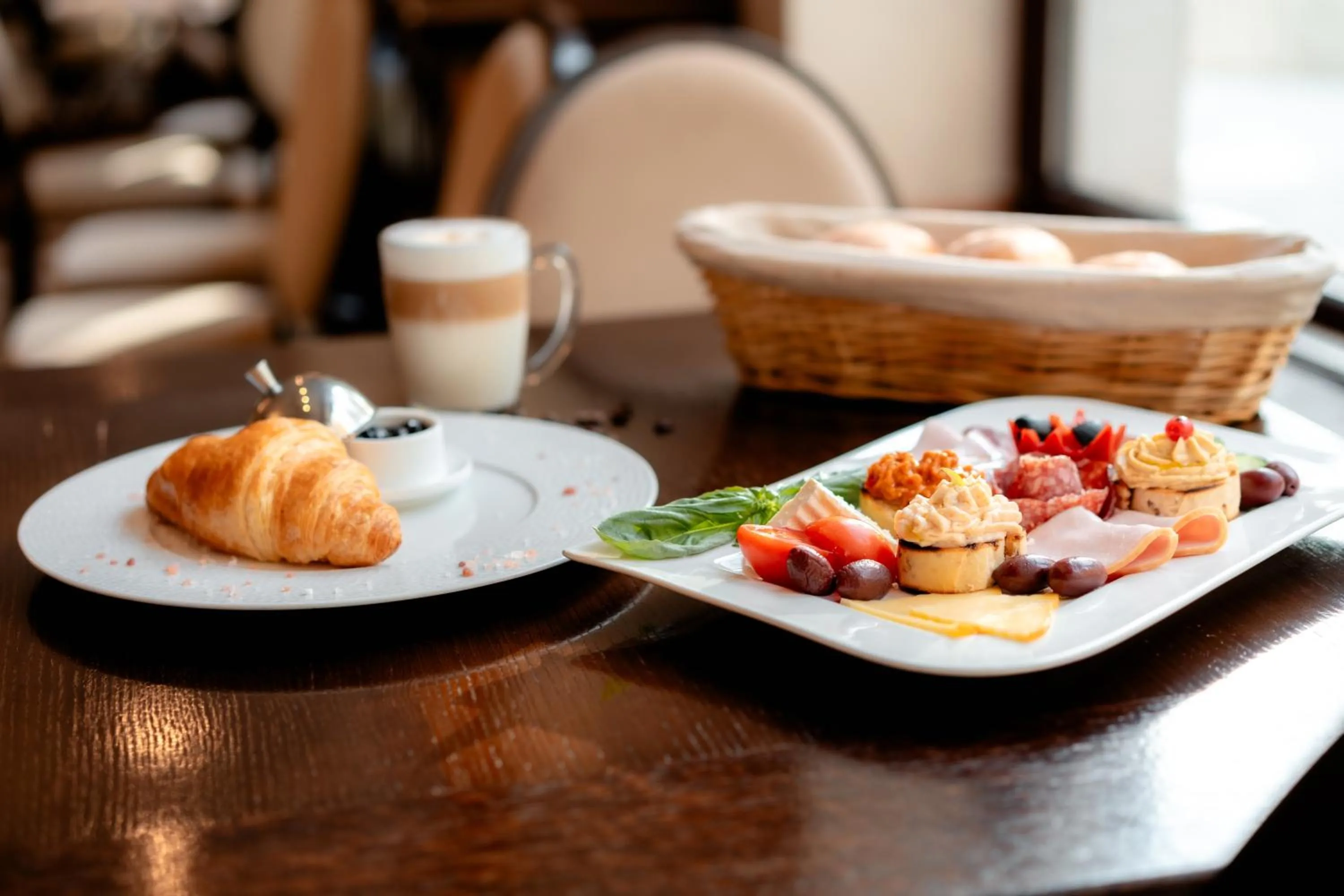Continental breakfast in Grand Hotel Sofianu