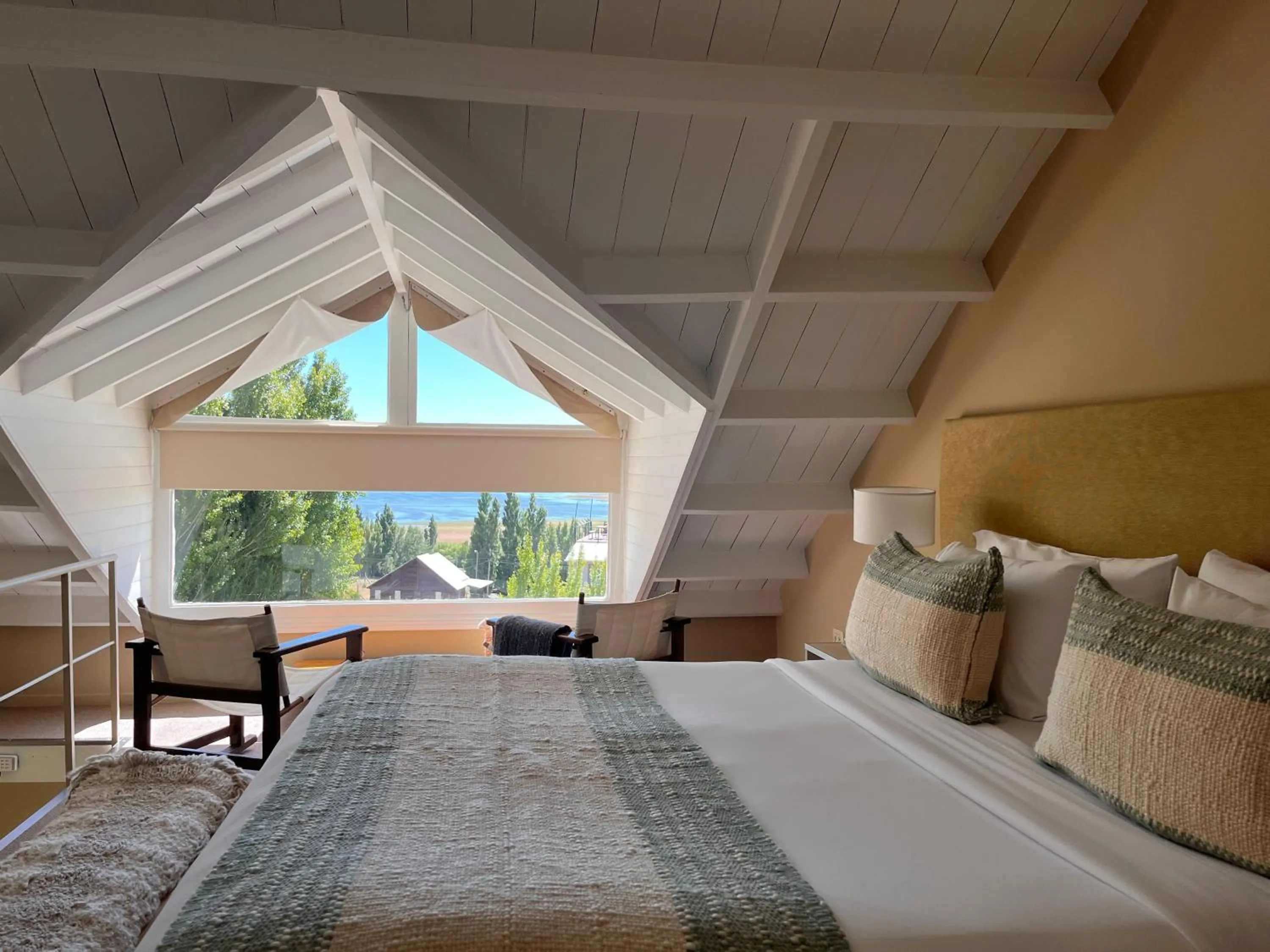 Lake view, Bed in Los Ponchos Hotel