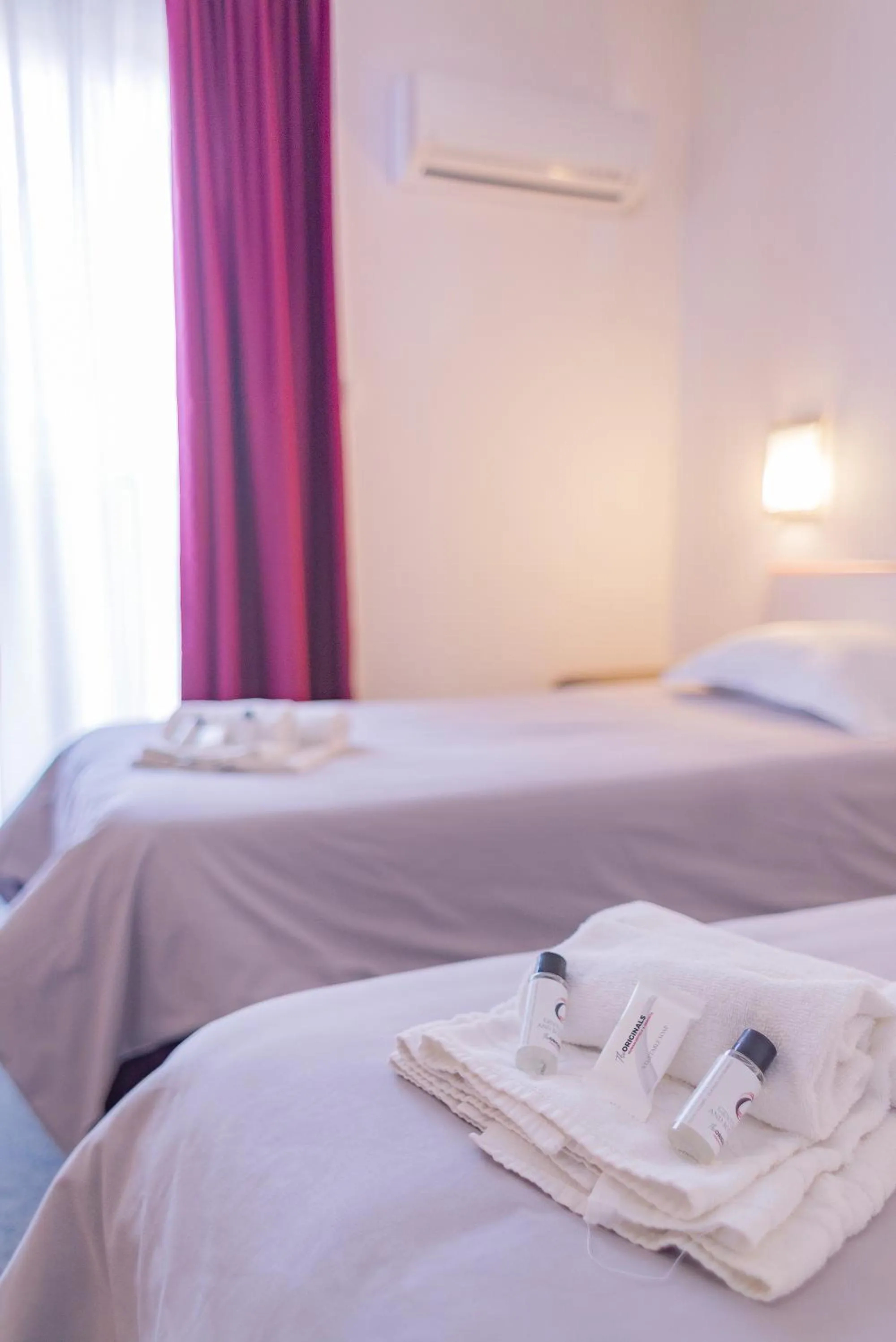 Bed in The Originals City, Relax'Otel & Spa, Le Barcarès