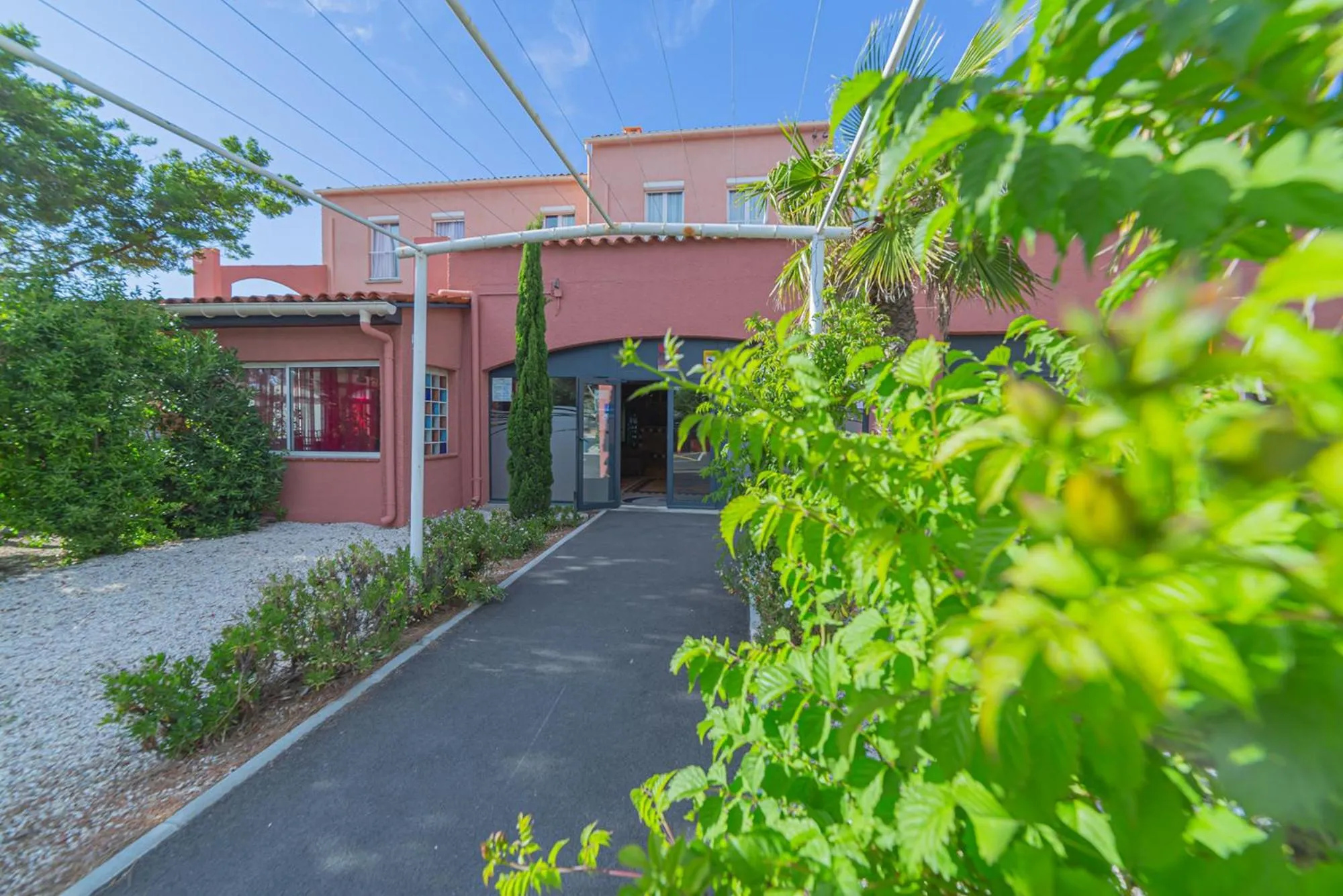 Facade/entrance in The Originals City, Relax'Otel & Spa, Le Barcarès