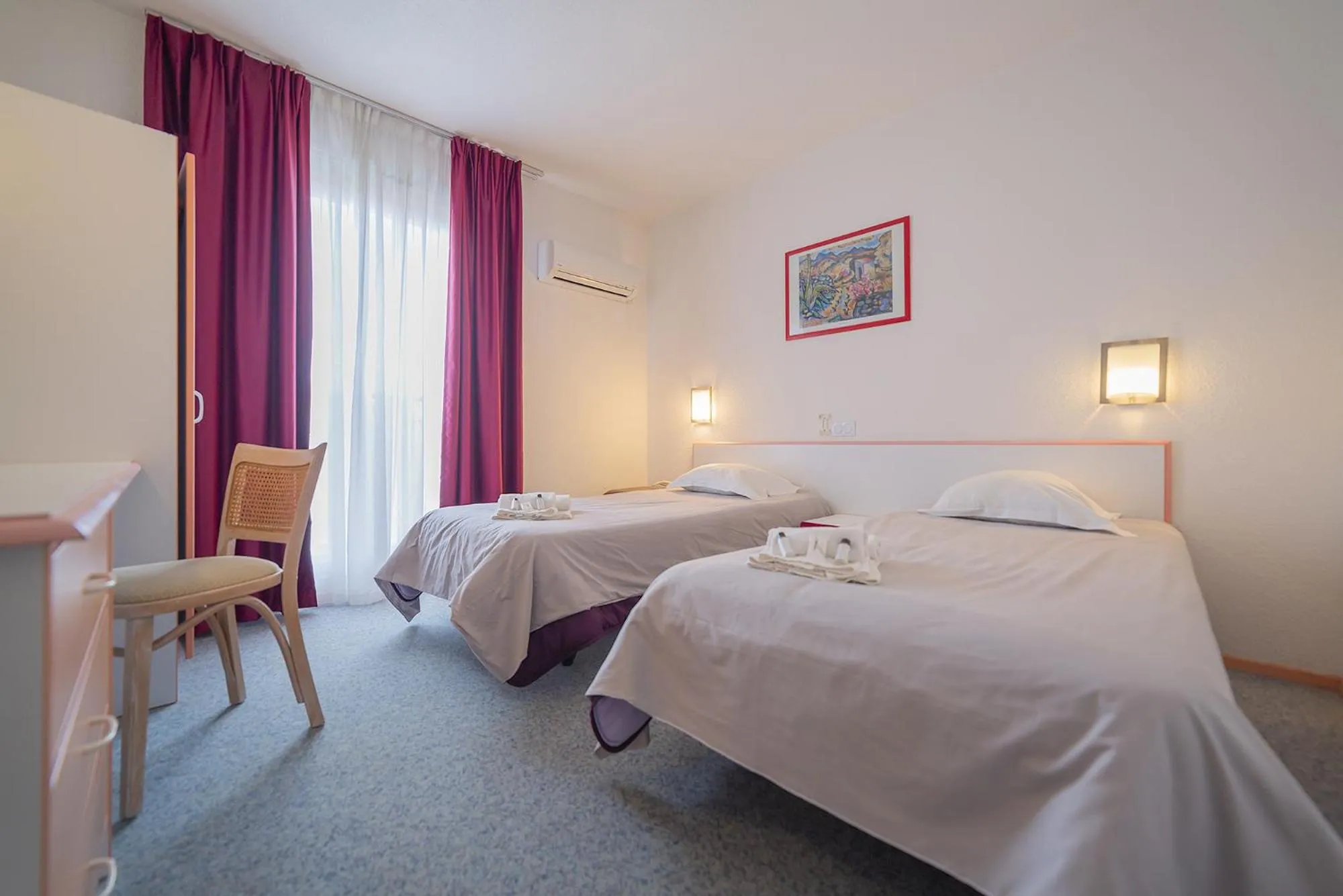 Bed in The Originals City, Relax'Otel & Spa, Le Barcarès