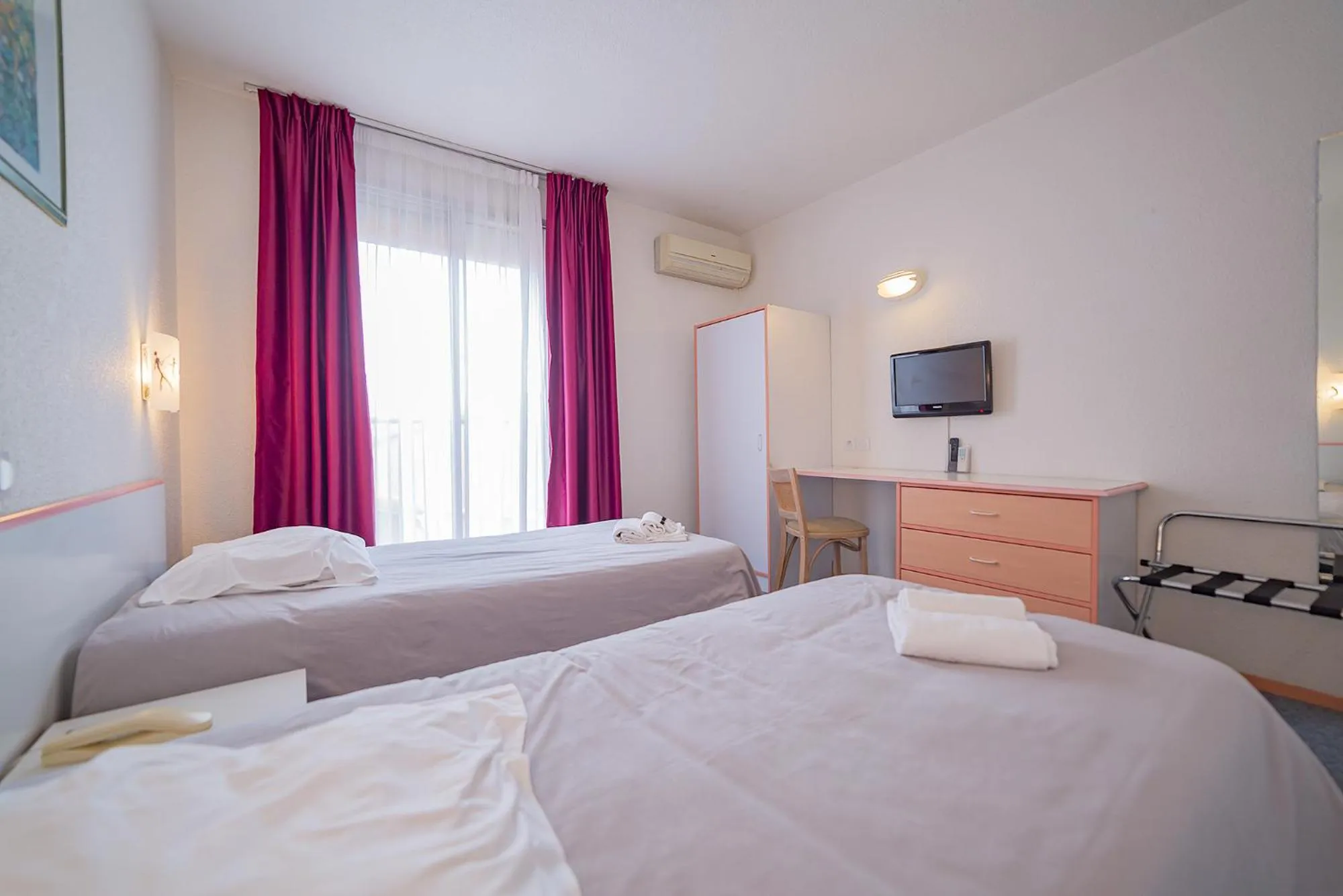 Bed in The Originals City, Relax'Otel & Spa, Le Barcarès