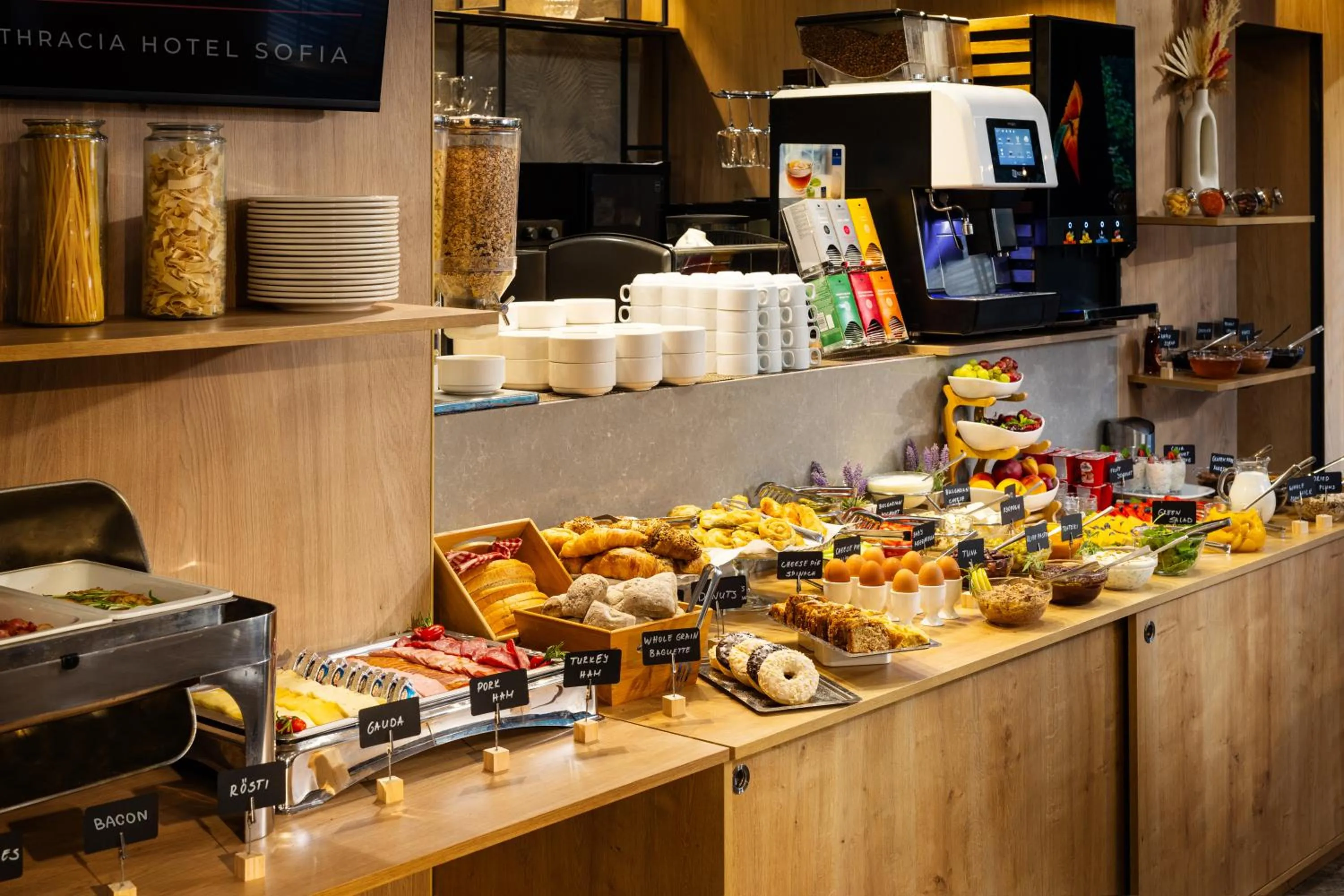 Coffee/tea facilities in Rosslyn Thracia Hotel Sofia