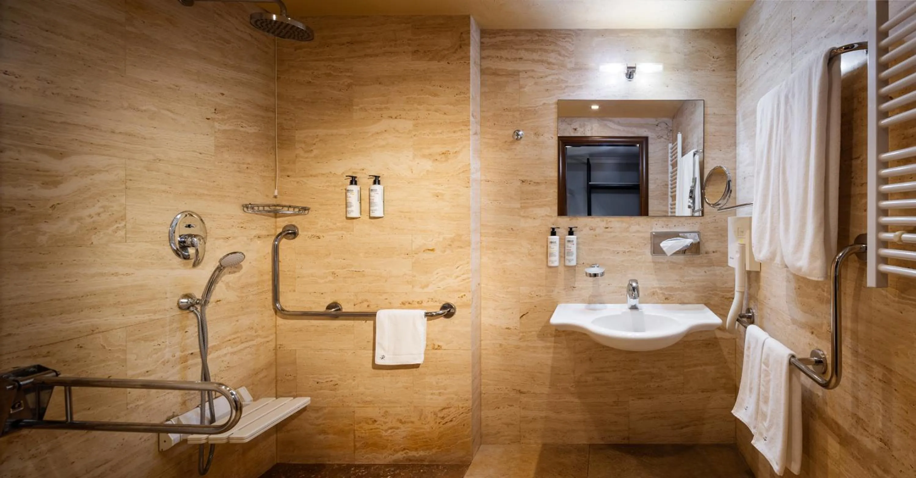 Bathroom in Rosslyn Thracia Hotel Sofia