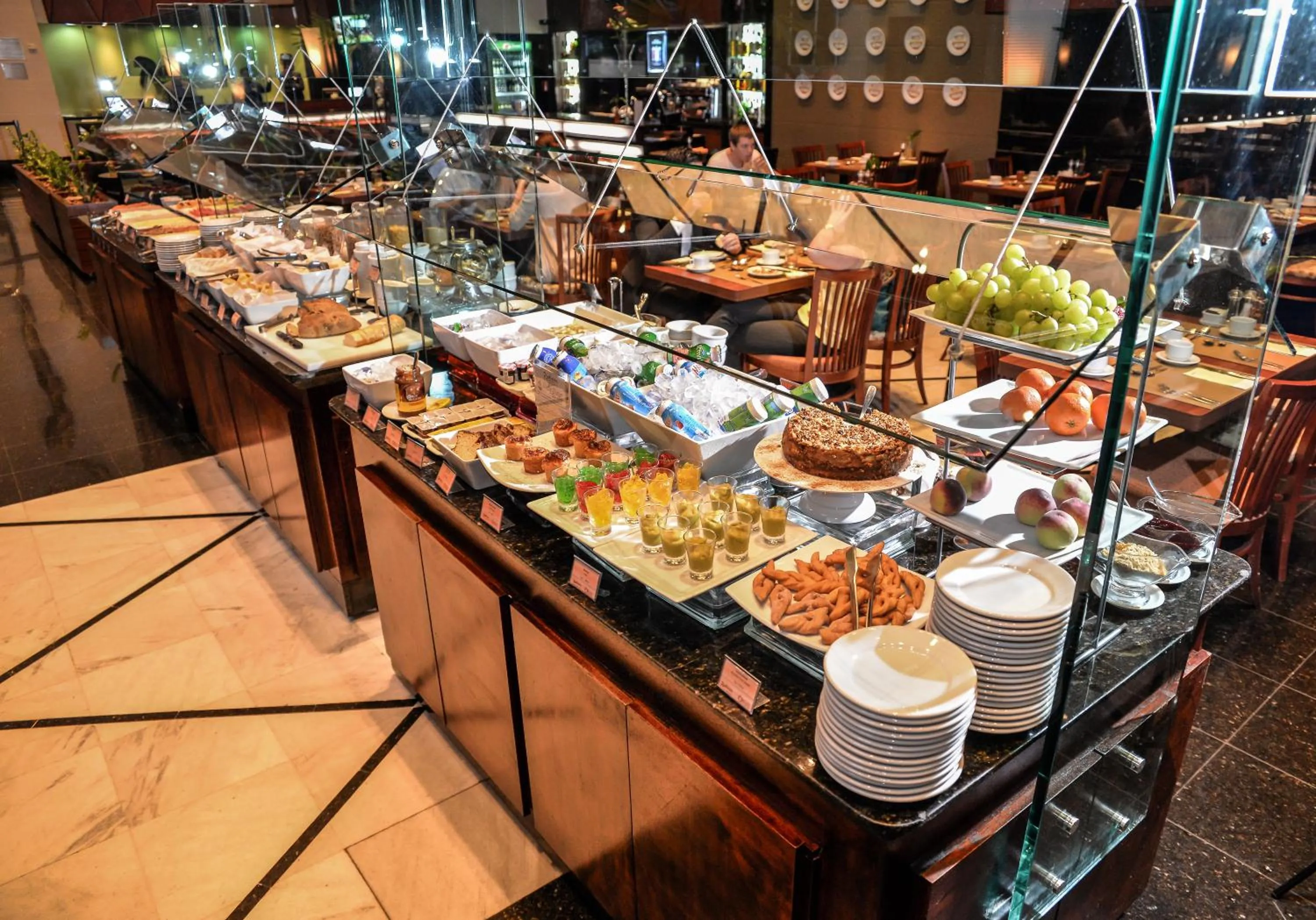 Restaurant/places to eat in Radisson Hotel Curitiba