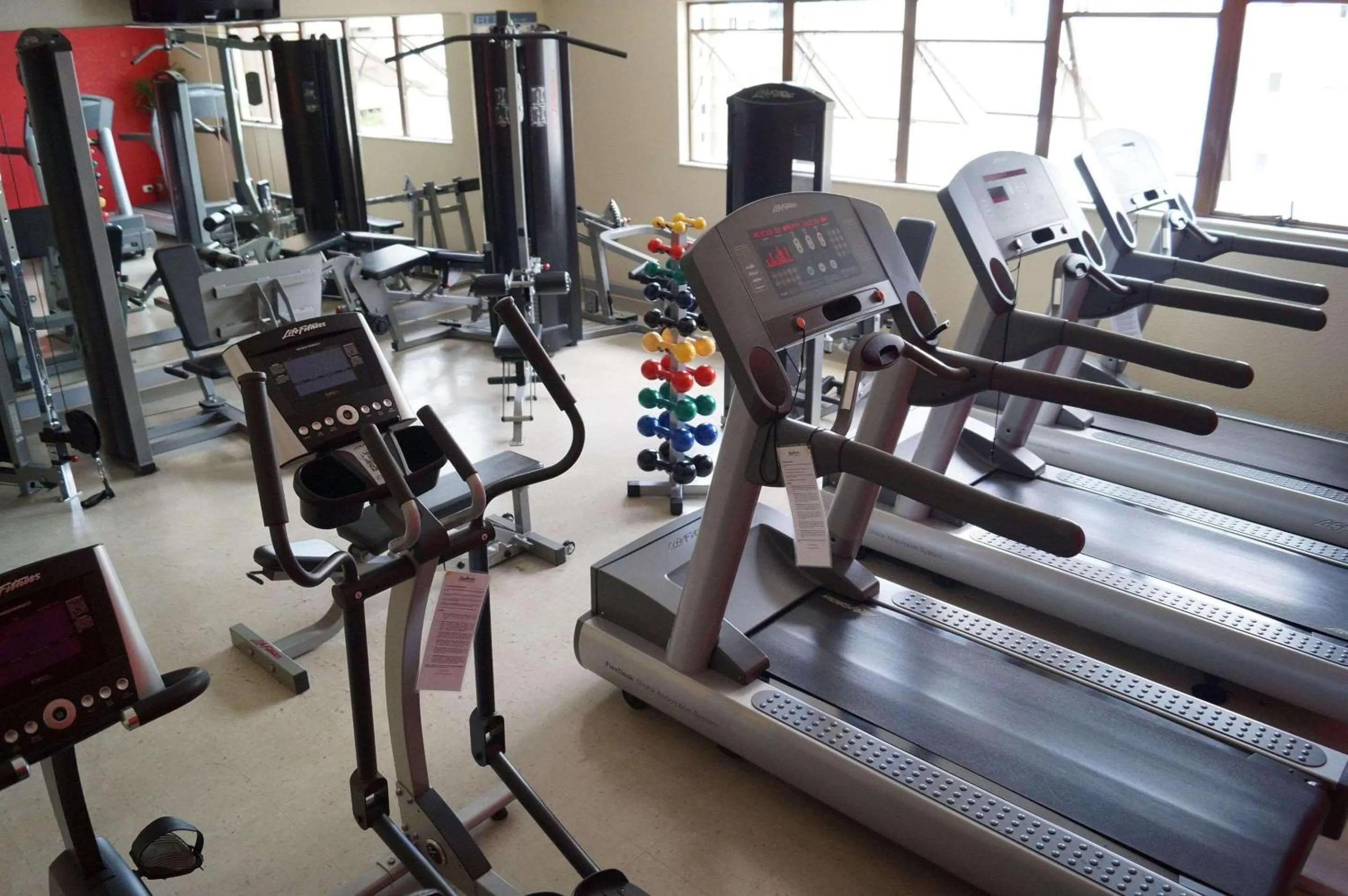 Fitness centre/facilities in Radisson Hotel Curitiba