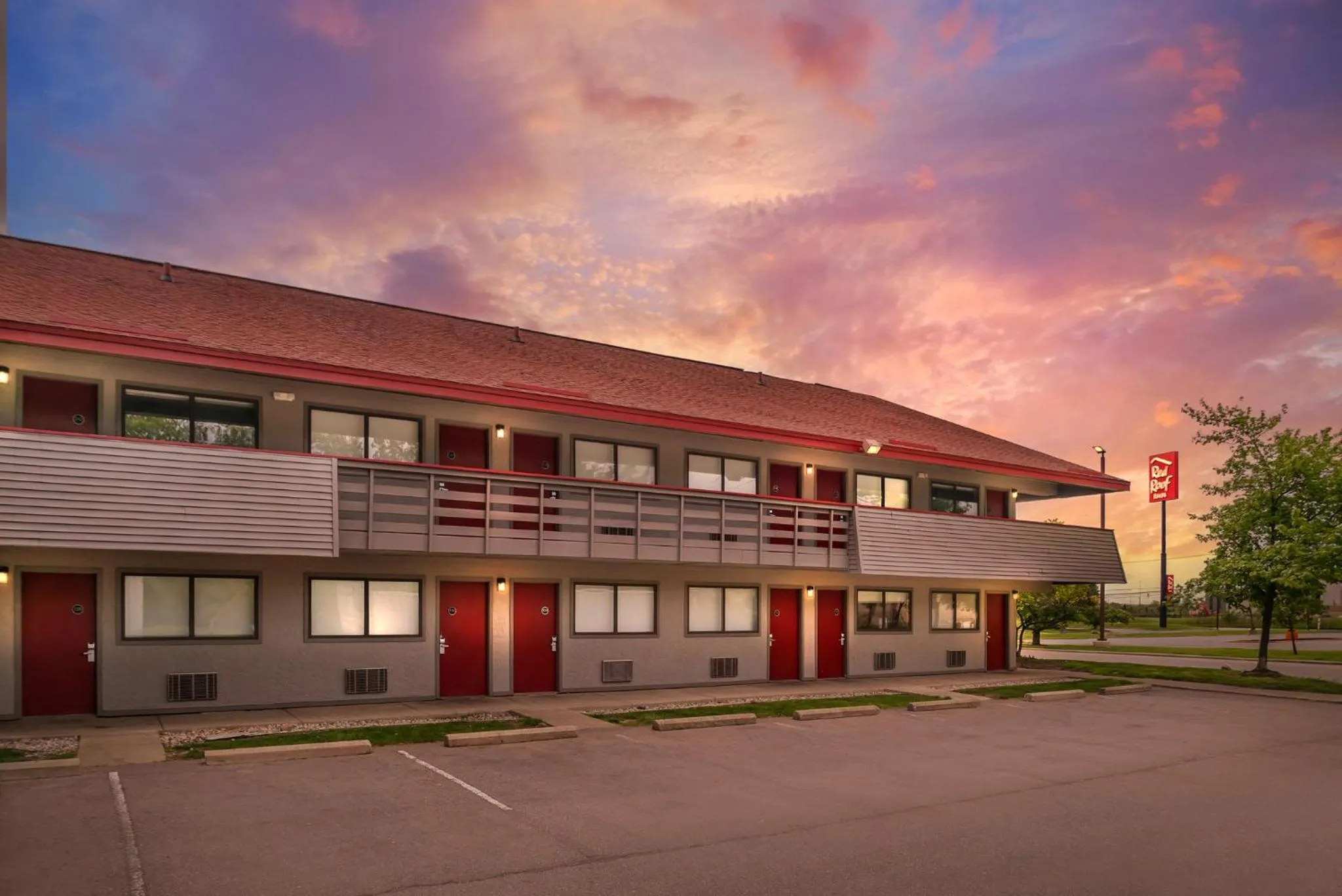 Facade/entrance in Red Roof Inn Detroit Metro Airport - Taylor