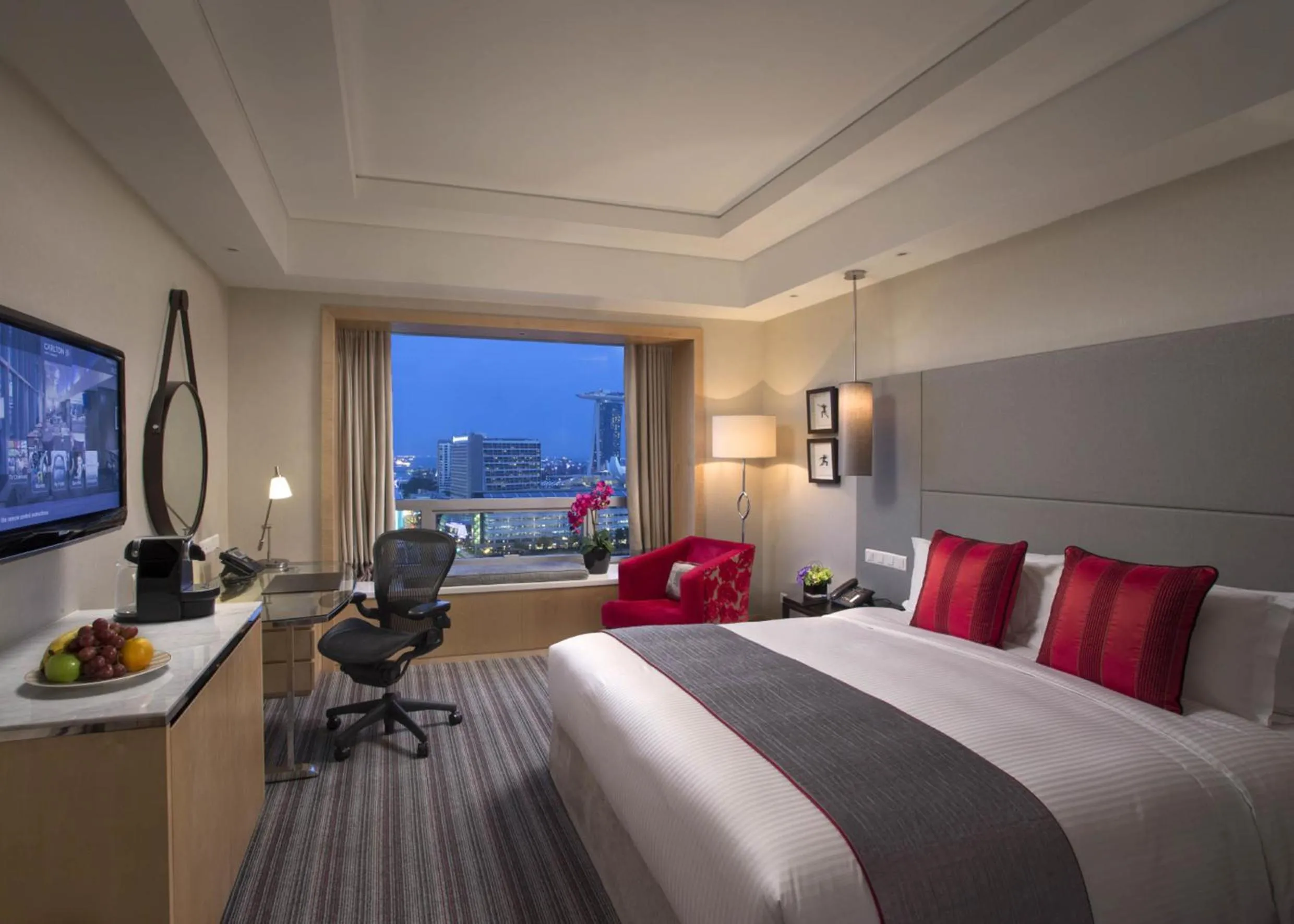 TV and multimedia, Bed in Carlton Hotel Singapore