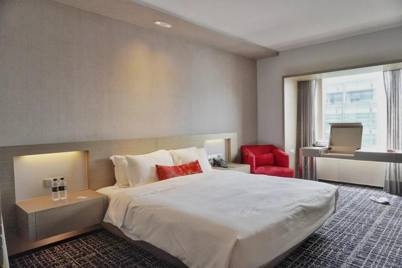 Bedroom, Bed in Carlton Hotel Singapore