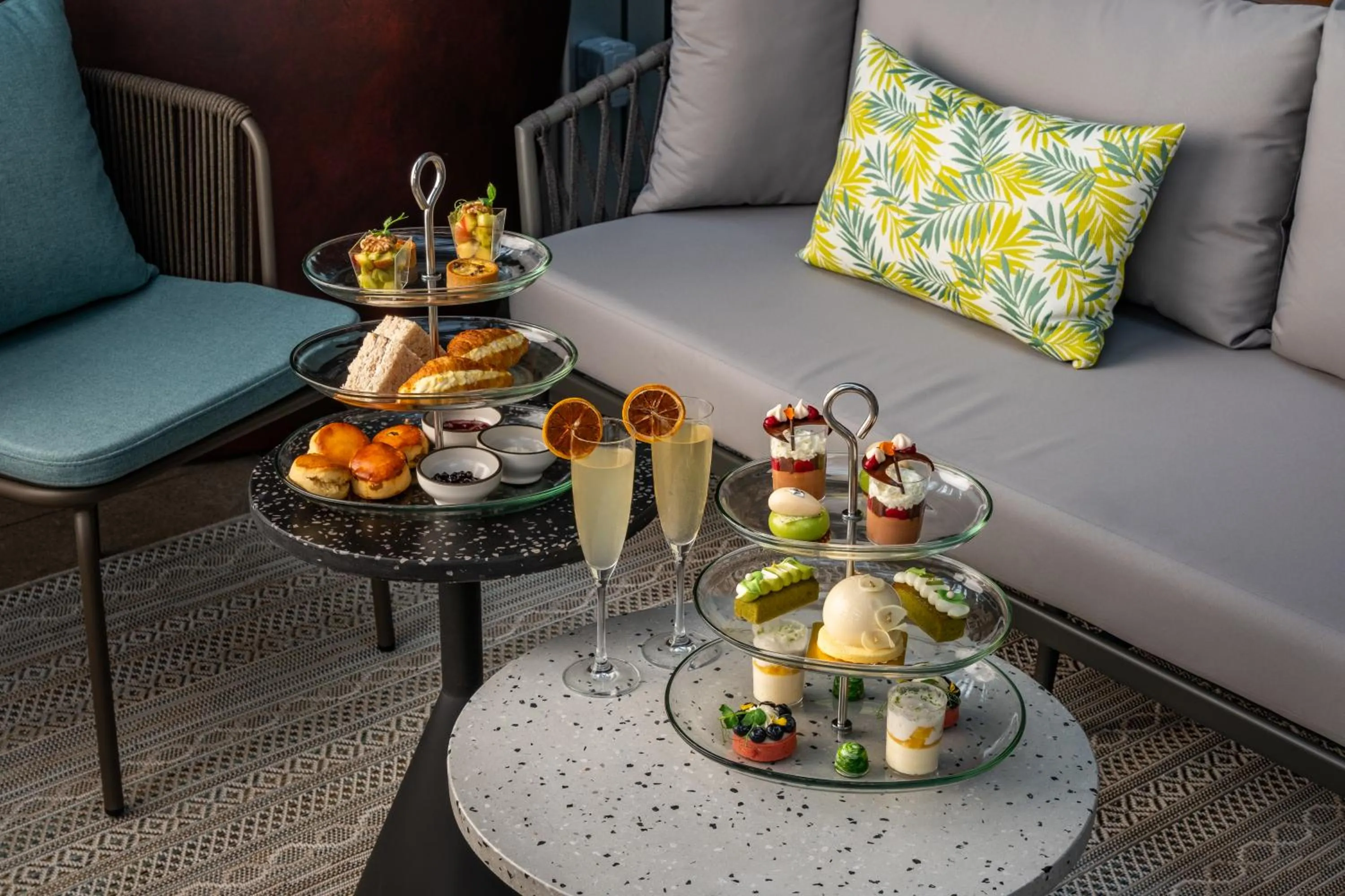 Restaurant/places to eat in Carlton Hotel Singapore