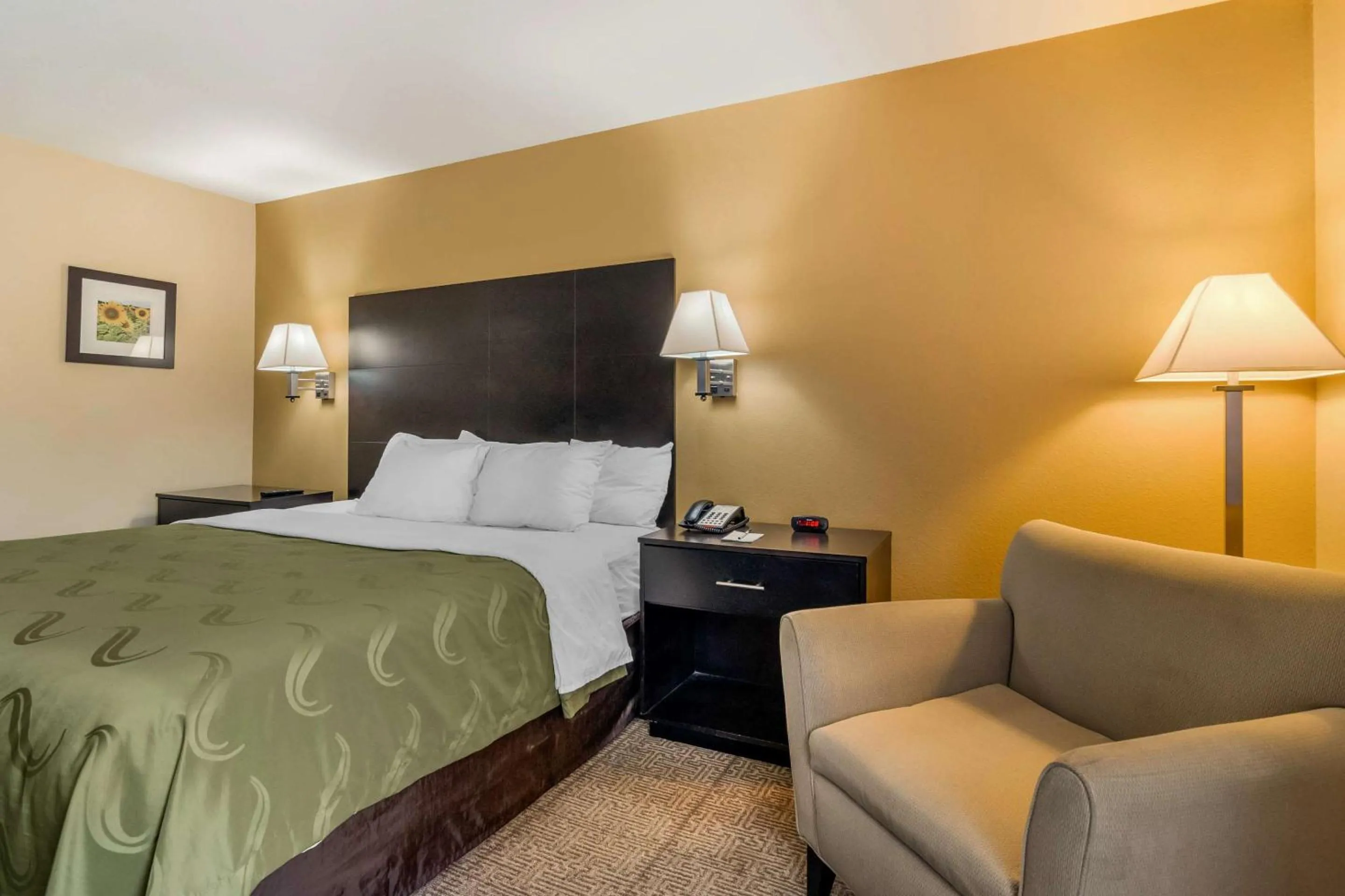 Bedroom, Bed in Quality Inn & Suites Lenexa Kansas City