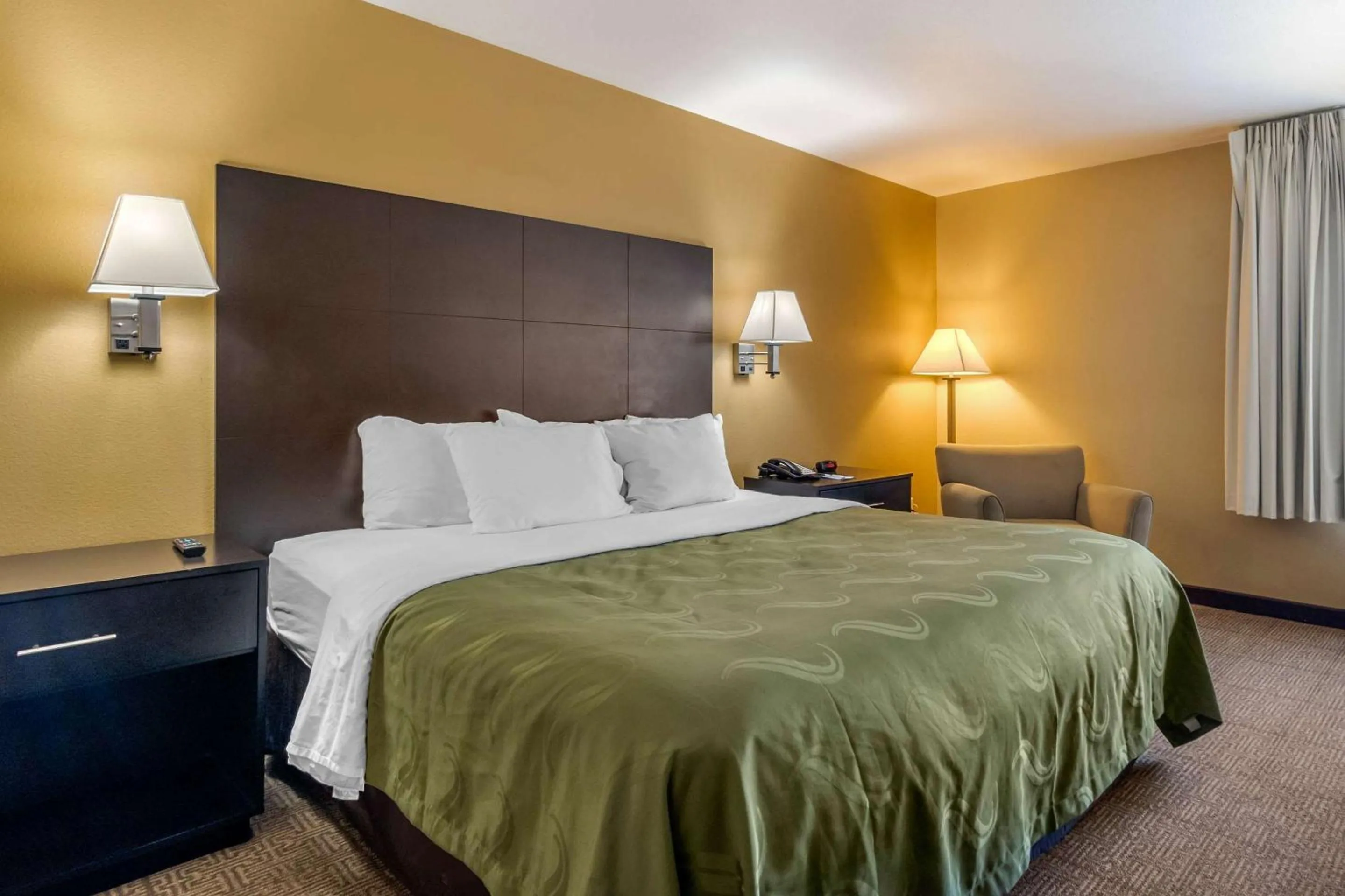 Bedroom, Bed in Quality Inn & Suites Lenexa Kansas City