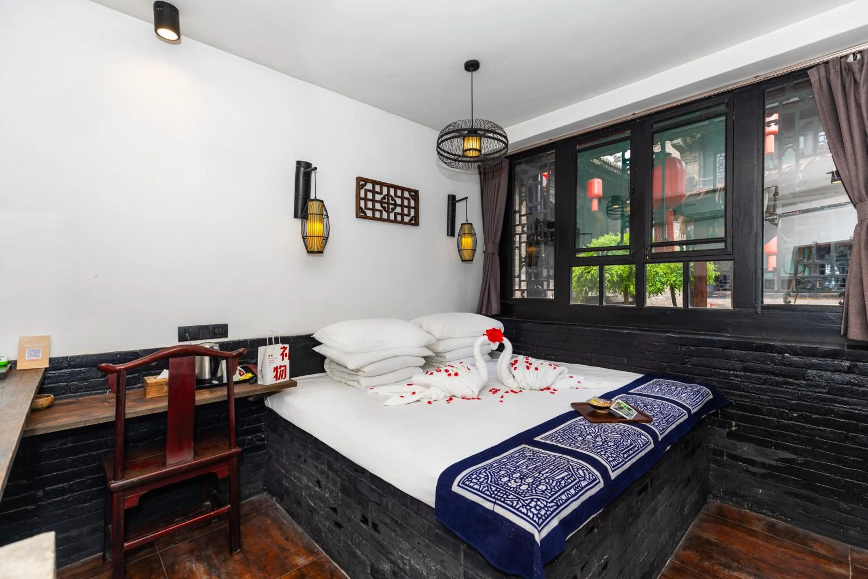 Bed in Elsewhere Hotel The former residence of the draft bank