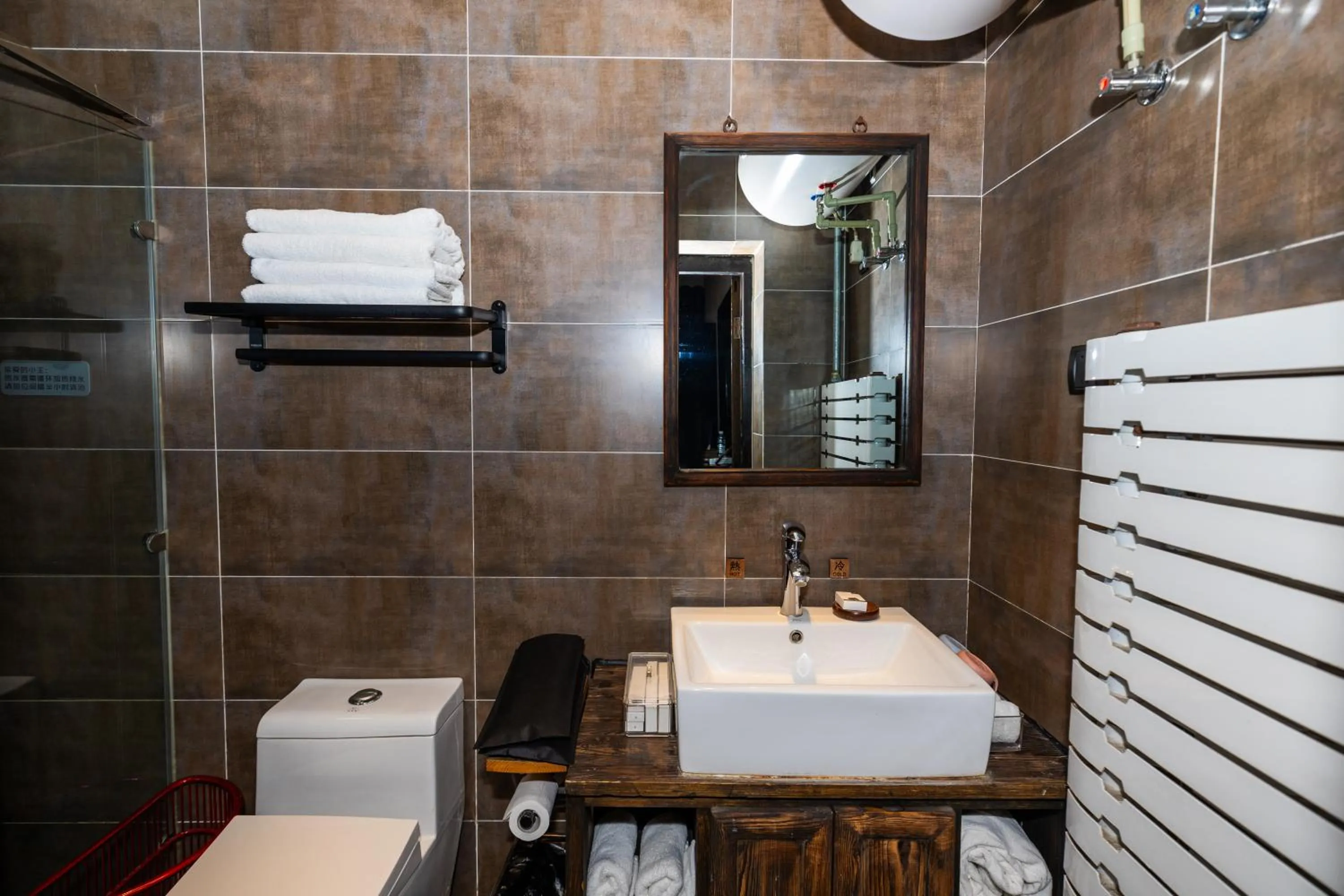 Toilet in Elsewhere Hotel The former residence of the draft bank