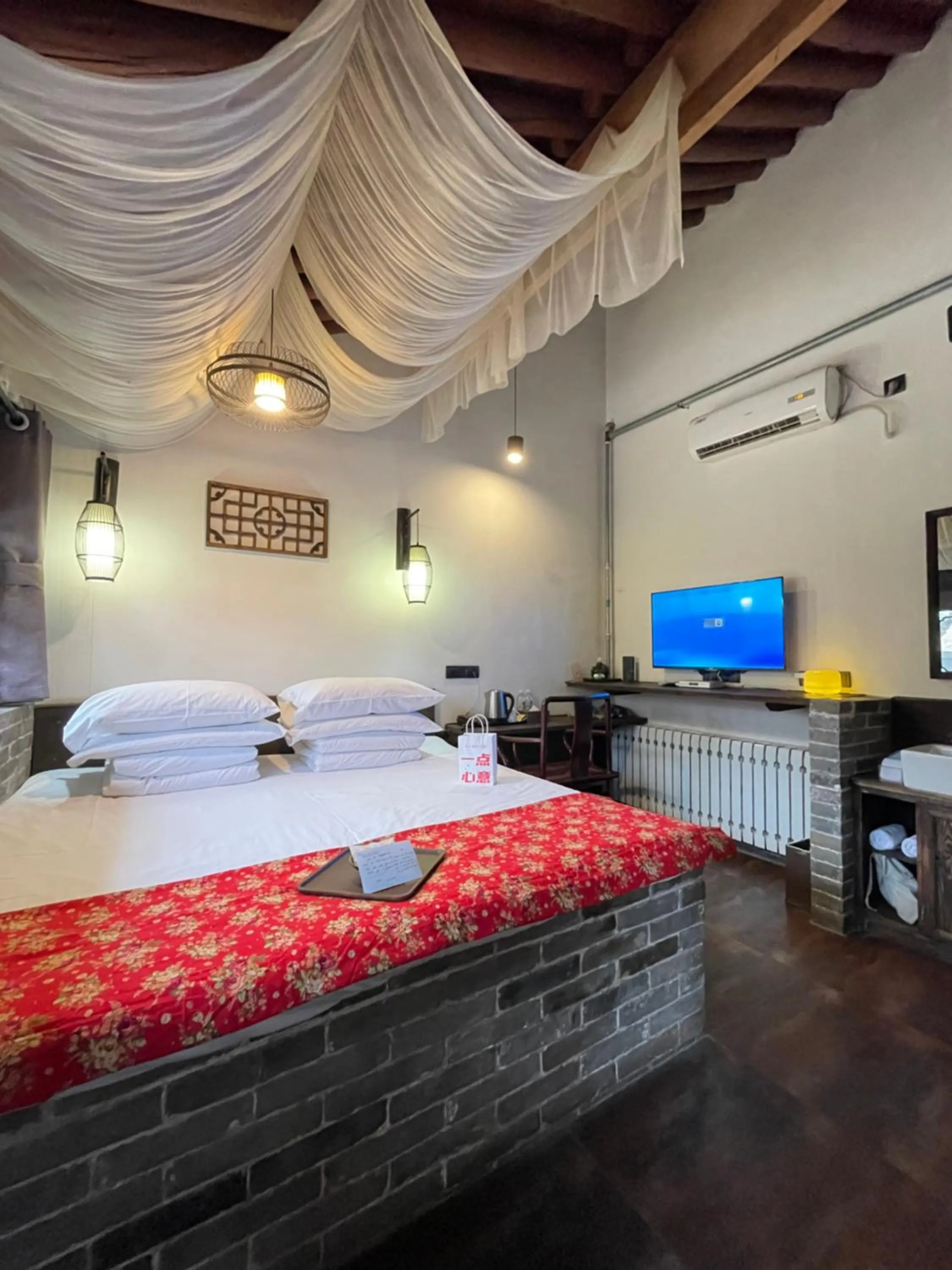 Photo of the whole room, Bed in Elsewhere Hotel The former residence of the draft bank