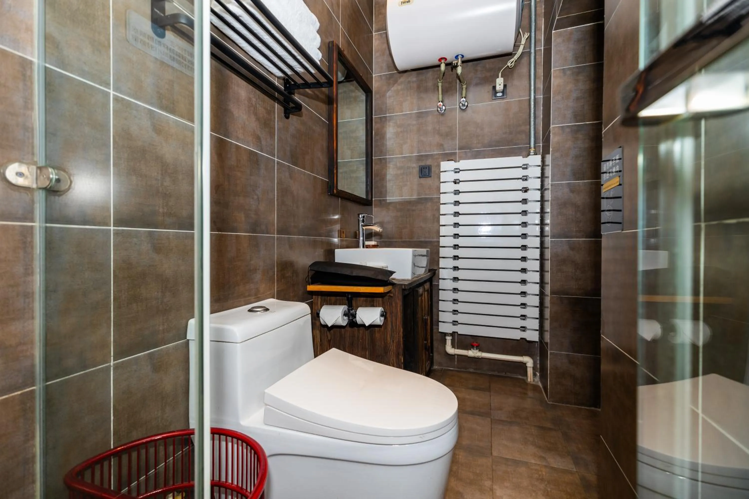 Toilet in Elsewhere Hotel The former residence of the draft bank