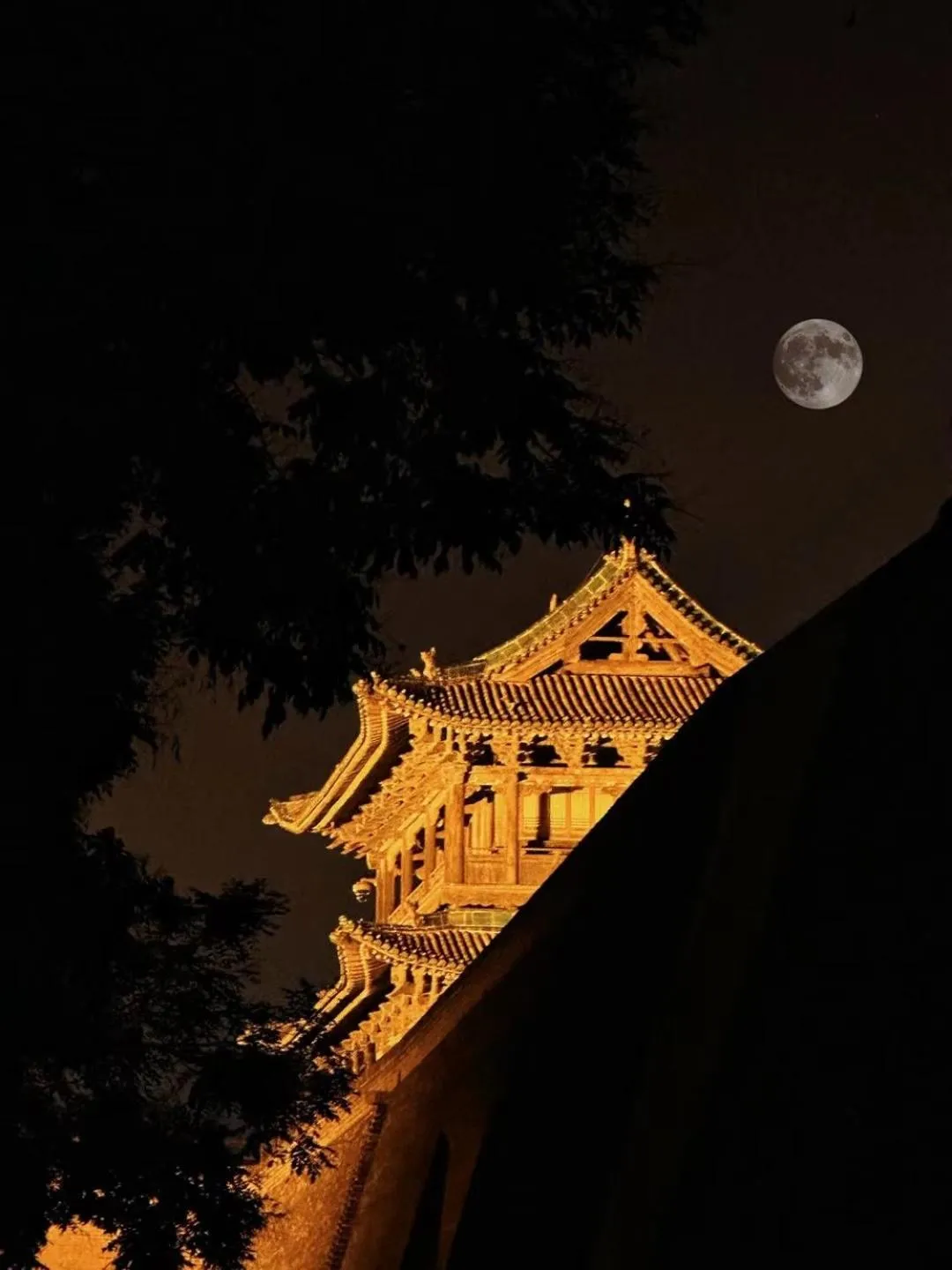 Property building in Elsewhere Hotel The former residence of the draft bank
