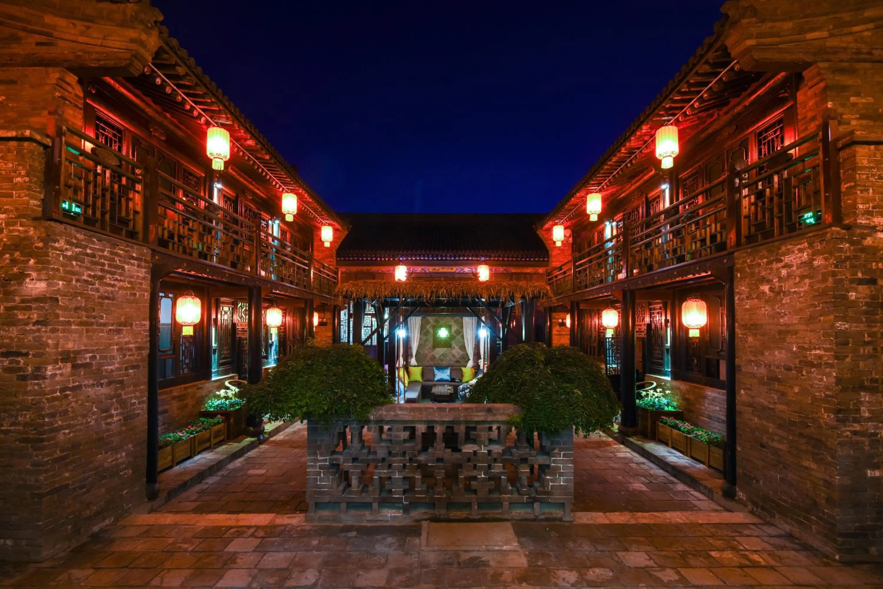 Property building in Elsewhere Hotel The former residence of the draft bank