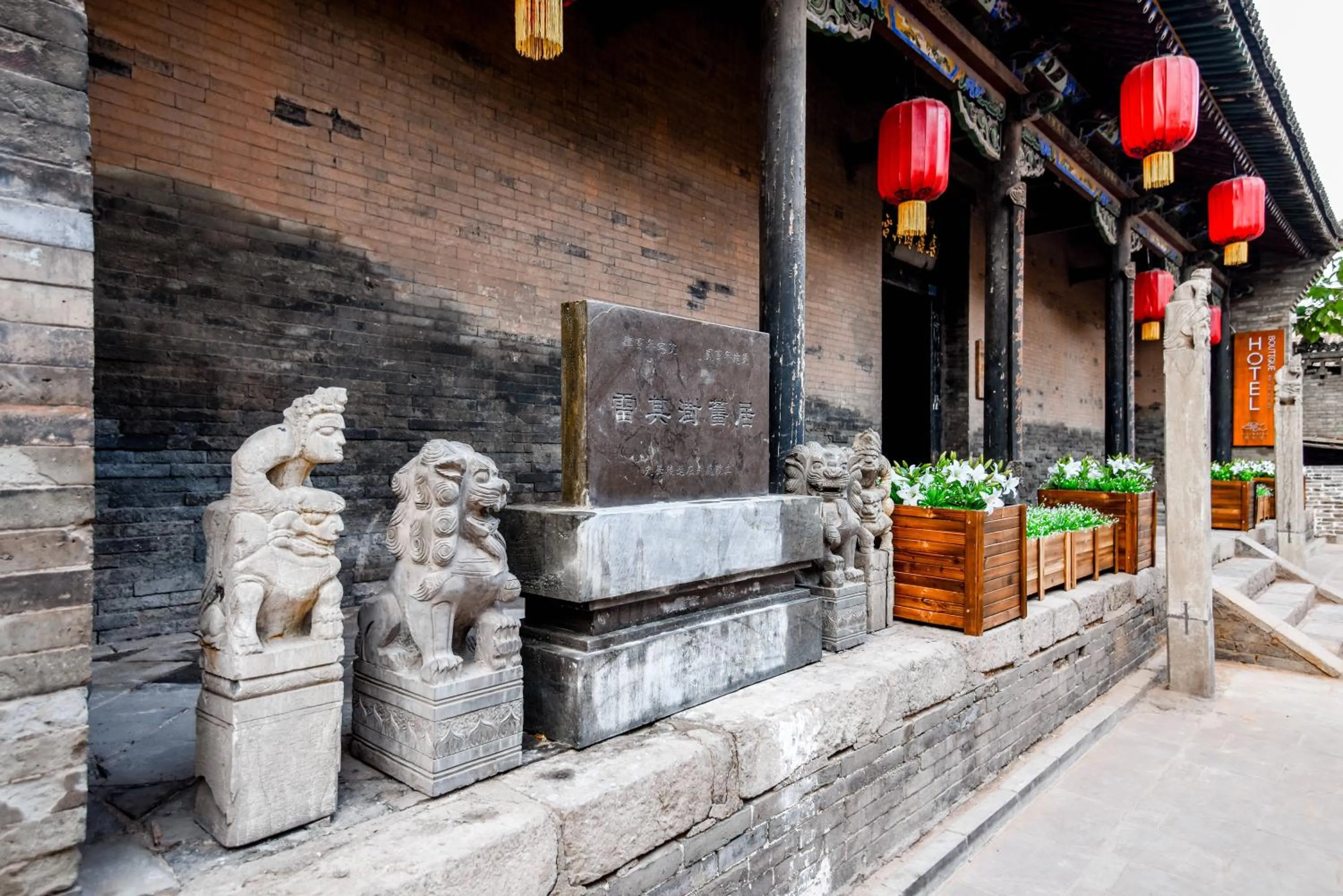 Property building in Elsewhere Hotel The former residence of the draft bank