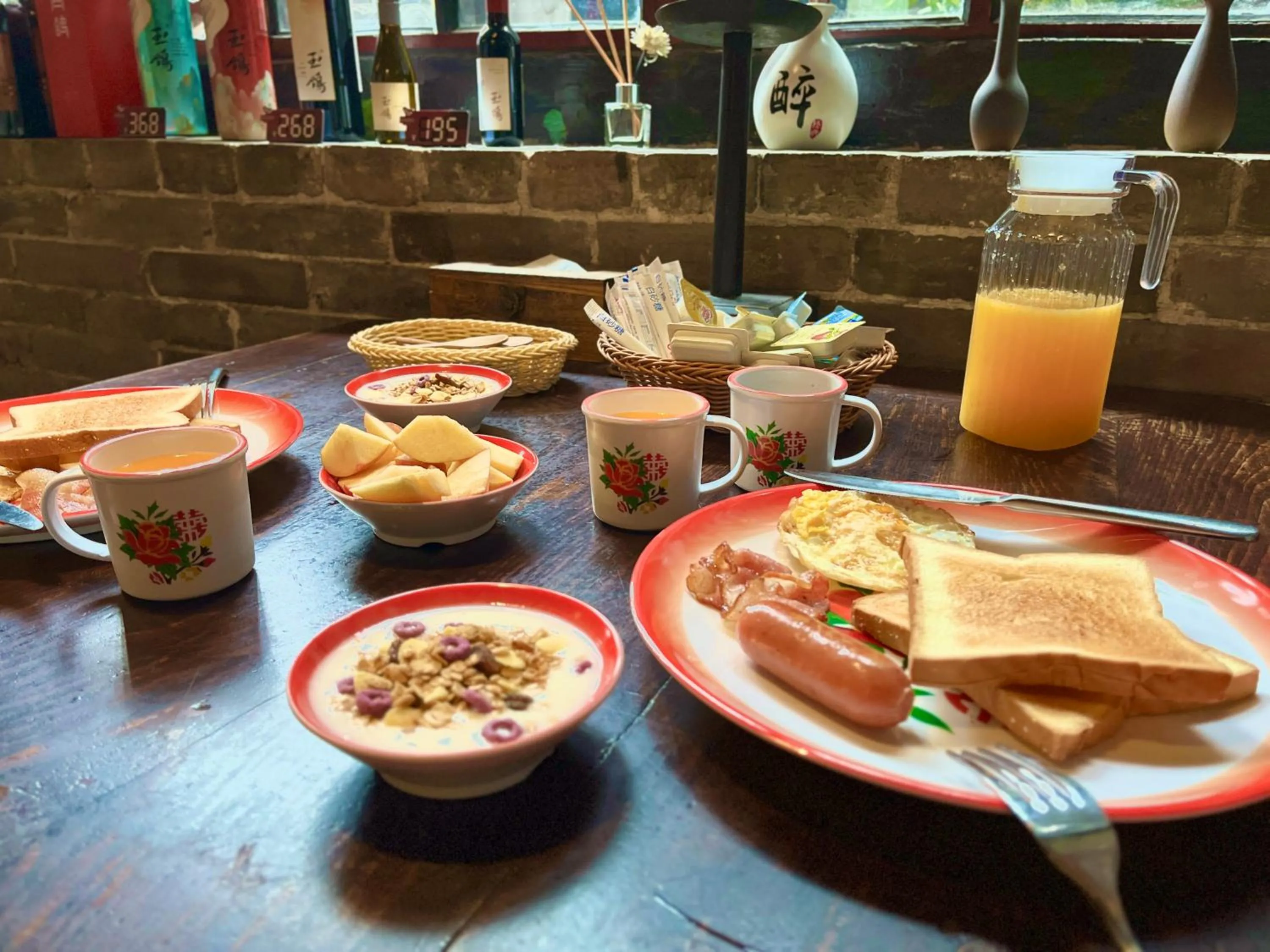 Breakfast in Elsewhere Hotel The former residence of the draft bank