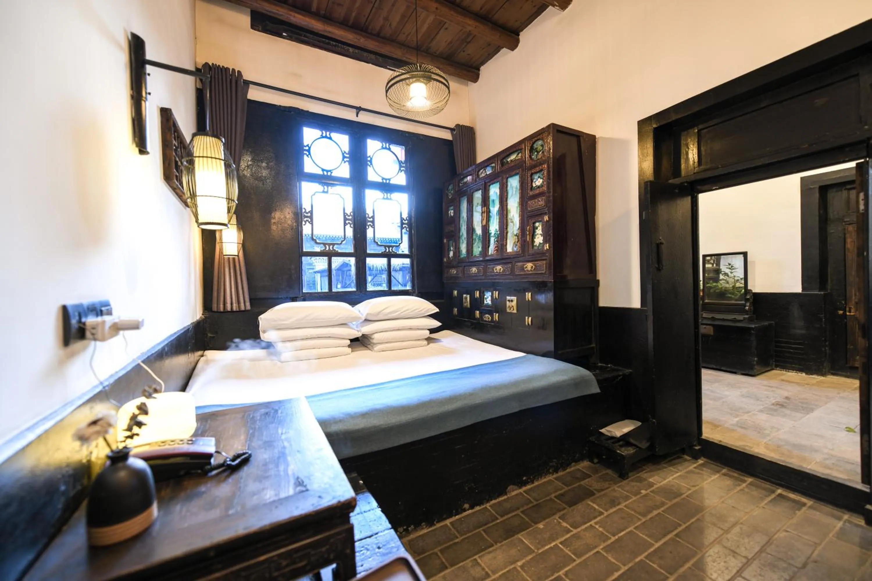 Bed in Elsewhere Hotel The former residence of the draft bank