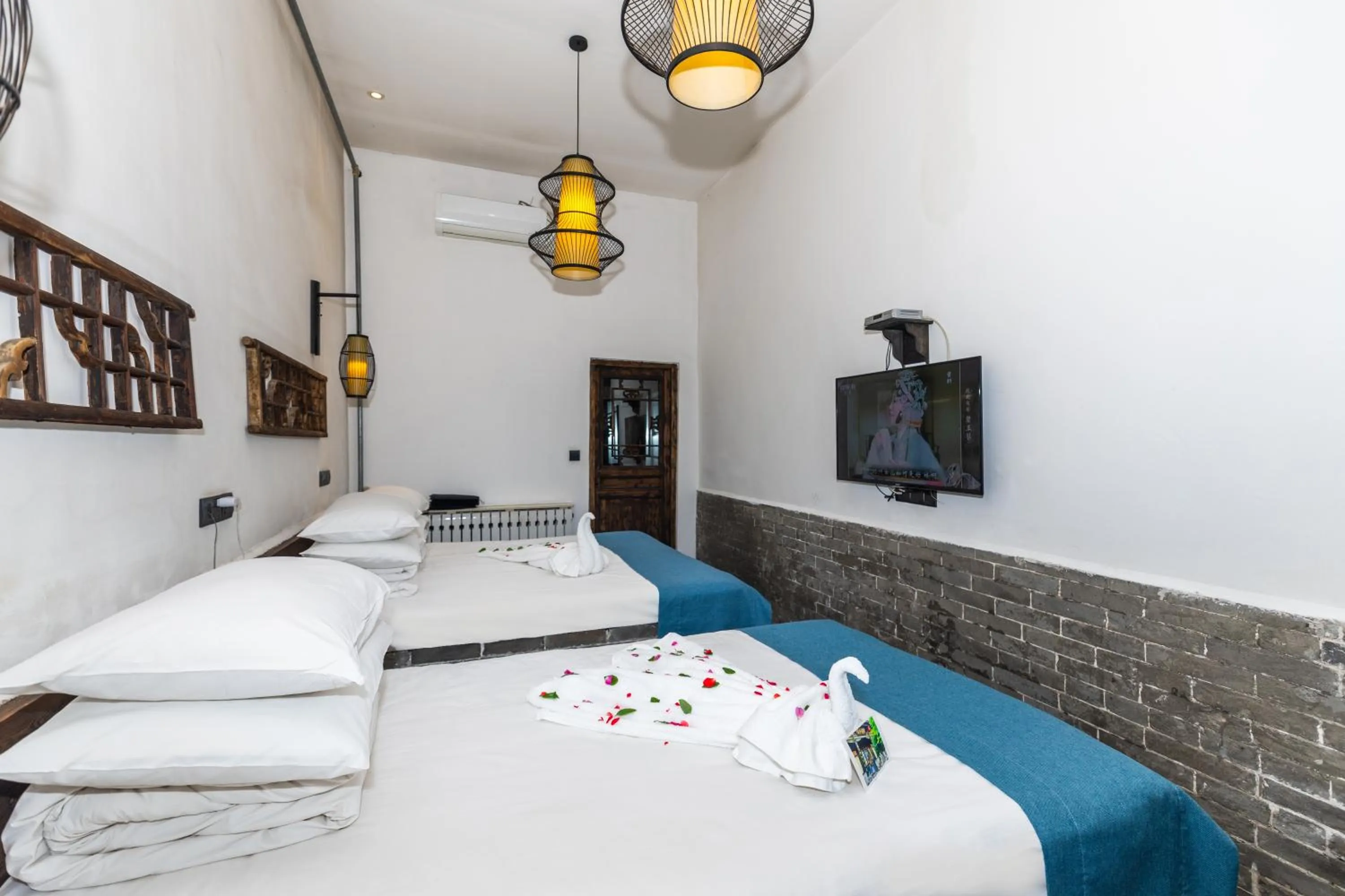 Bed in Elsewhere Hotel The former residence of the draft bank