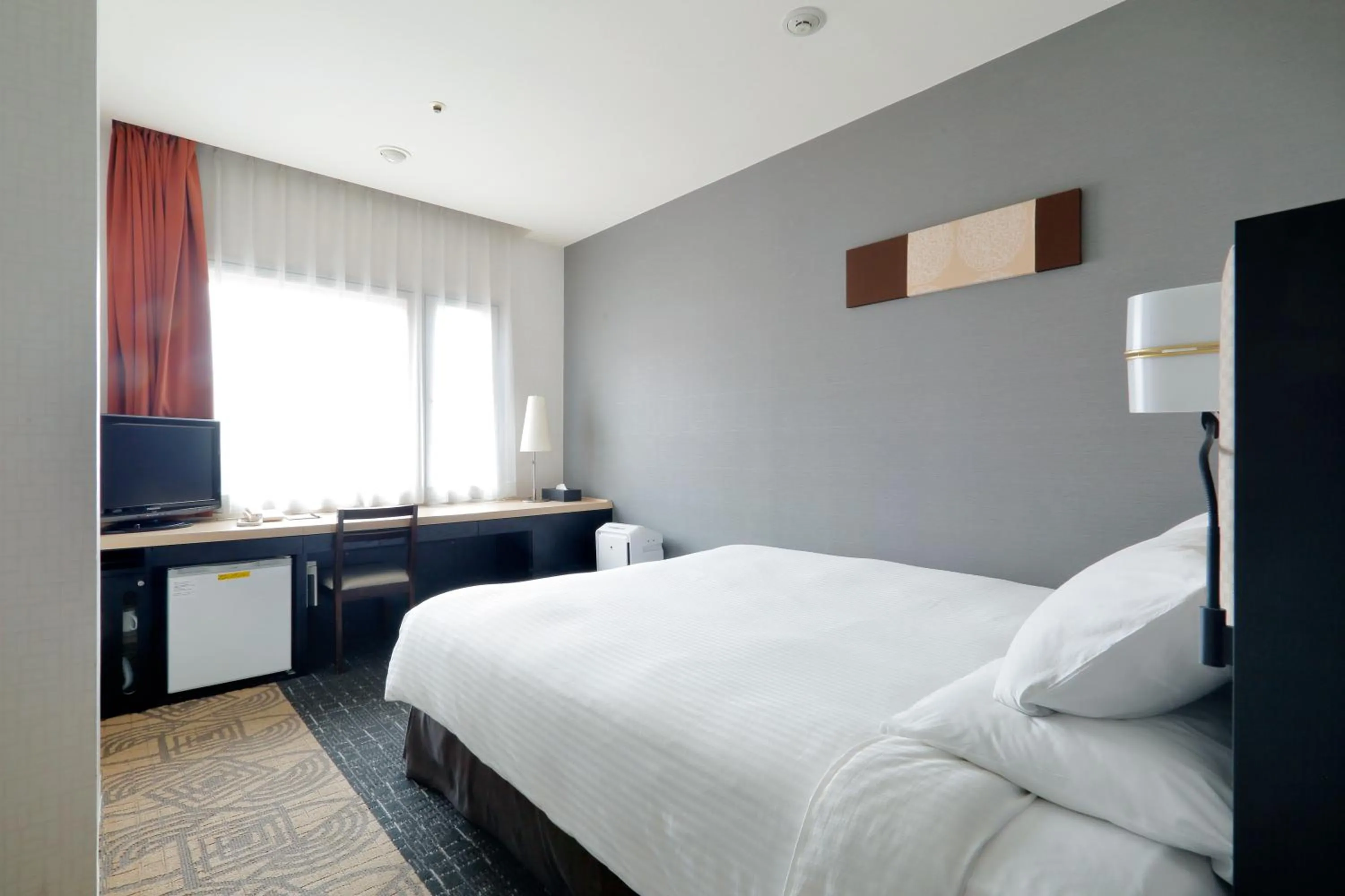 Photo of the whole room, Bed in Sapporo Tokyu REI Hotel