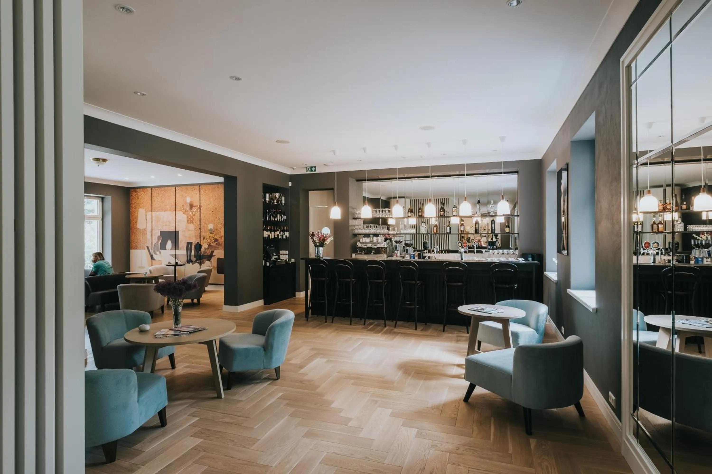 Restaurant/places to eat in Villa Santa