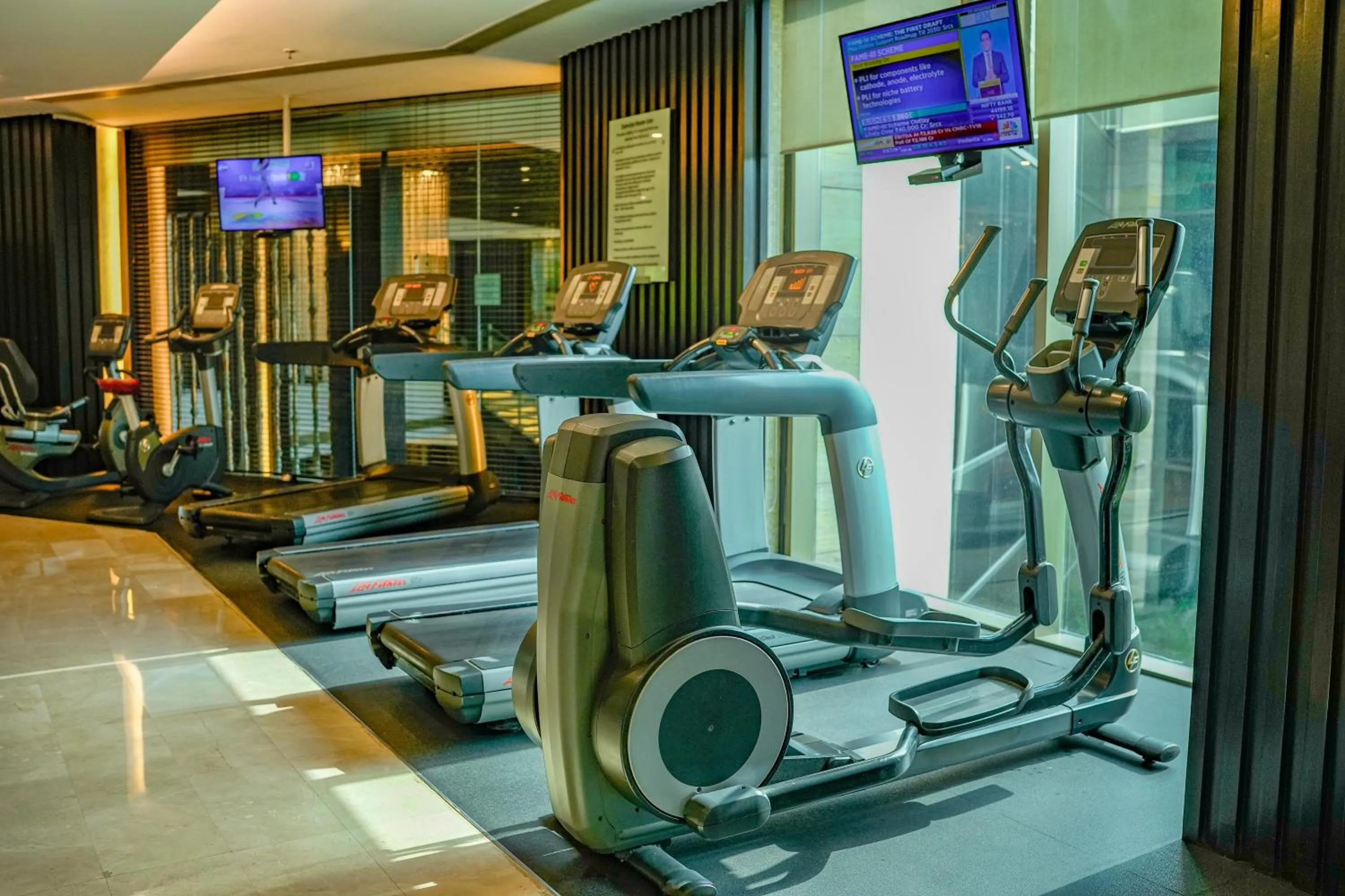 Fitness centre/facilities in Courtyard by Marriott Gurugram Downtown