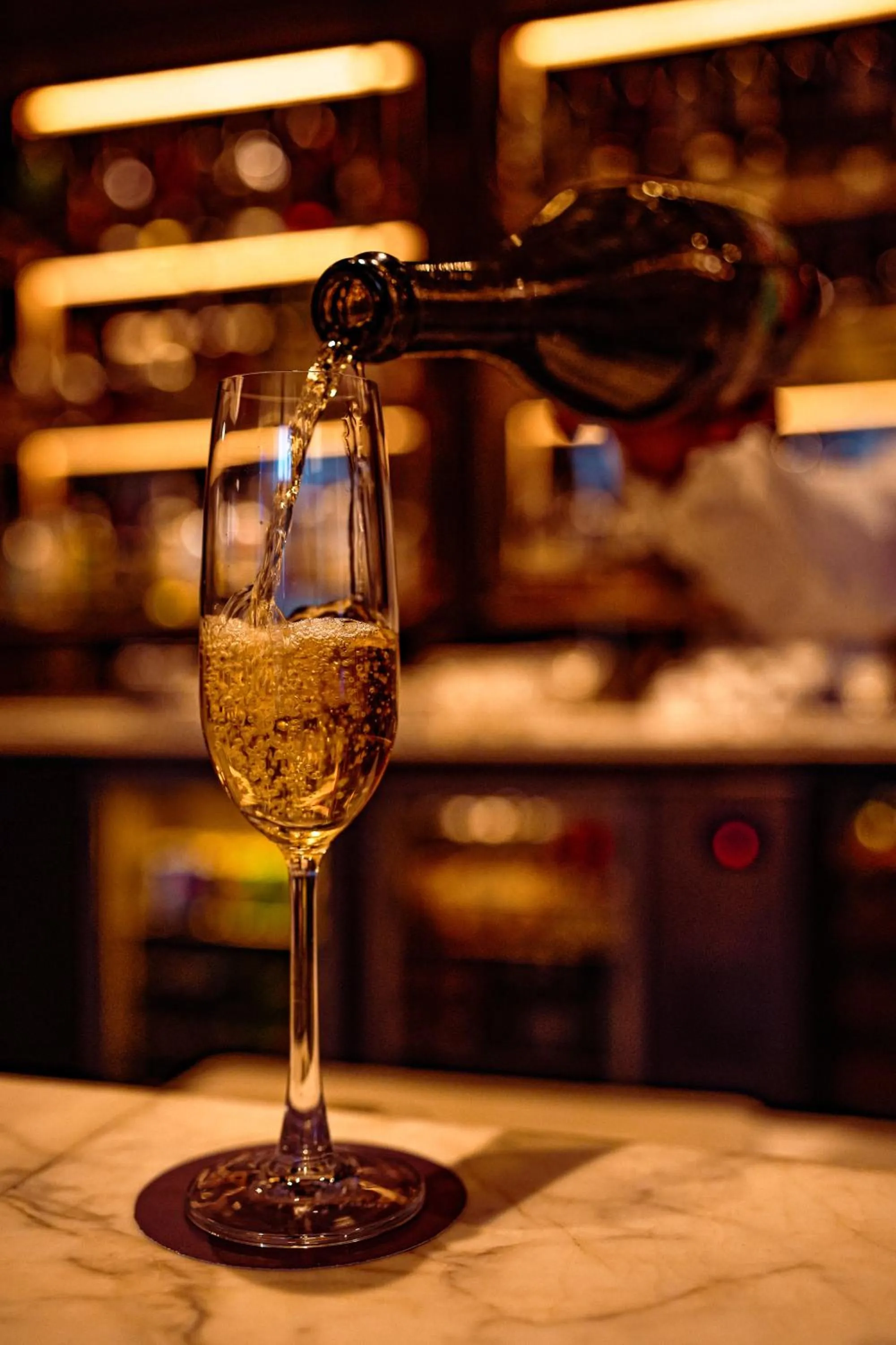 Lounge or bar in Courtyard by Marriott Gurugram Downtown