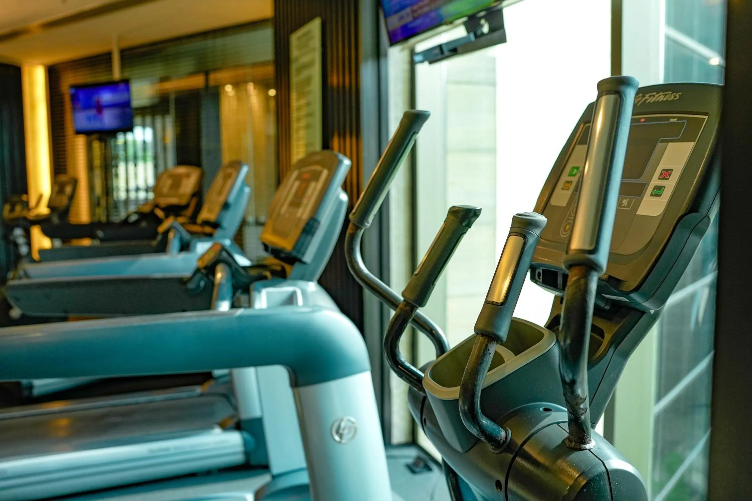 Fitness centre/facilities in Courtyard by Marriott Gurugram Downtown