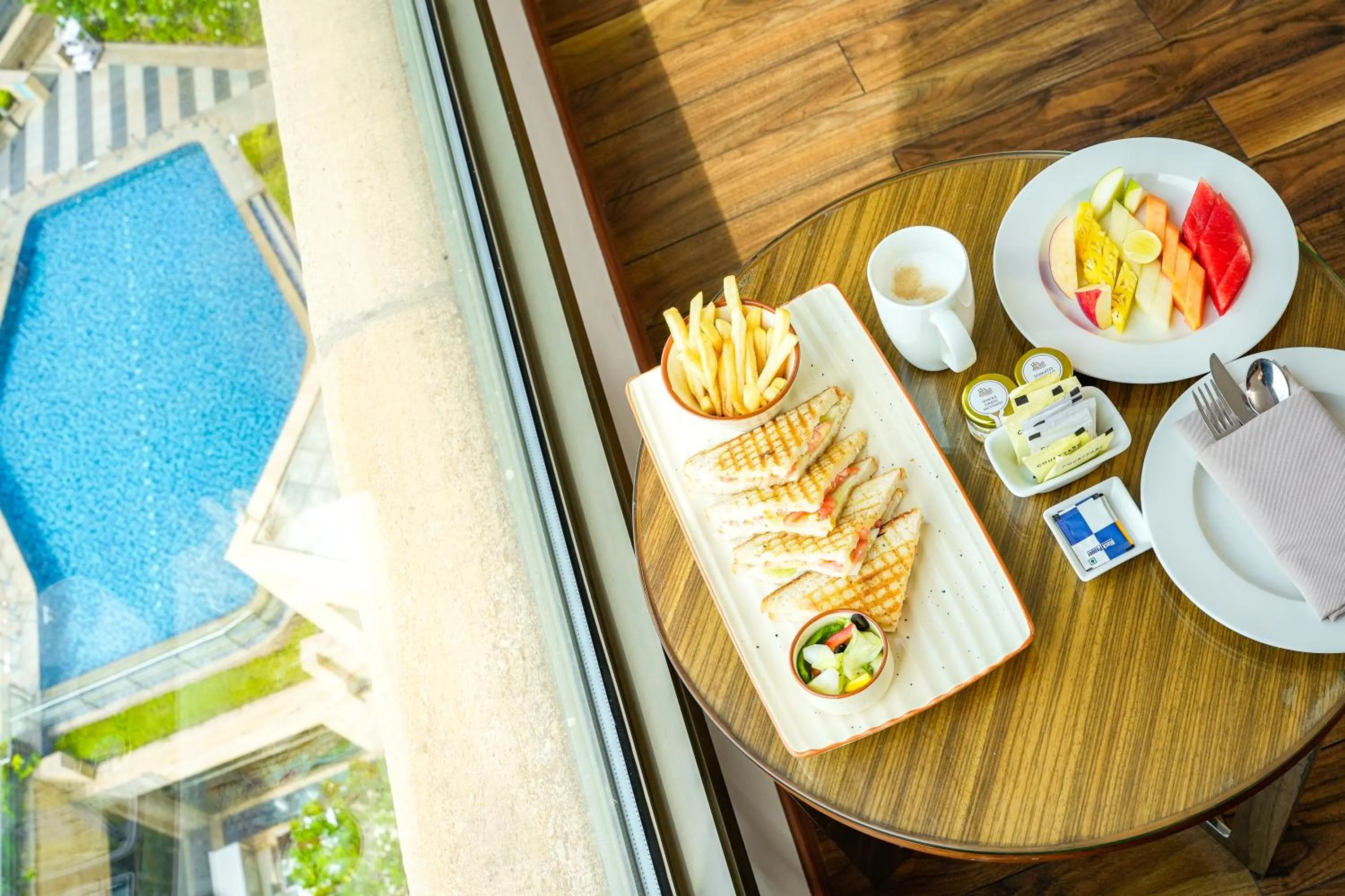 Coffee/tea facilities in Courtyard by Marriott Gurugram Downtown