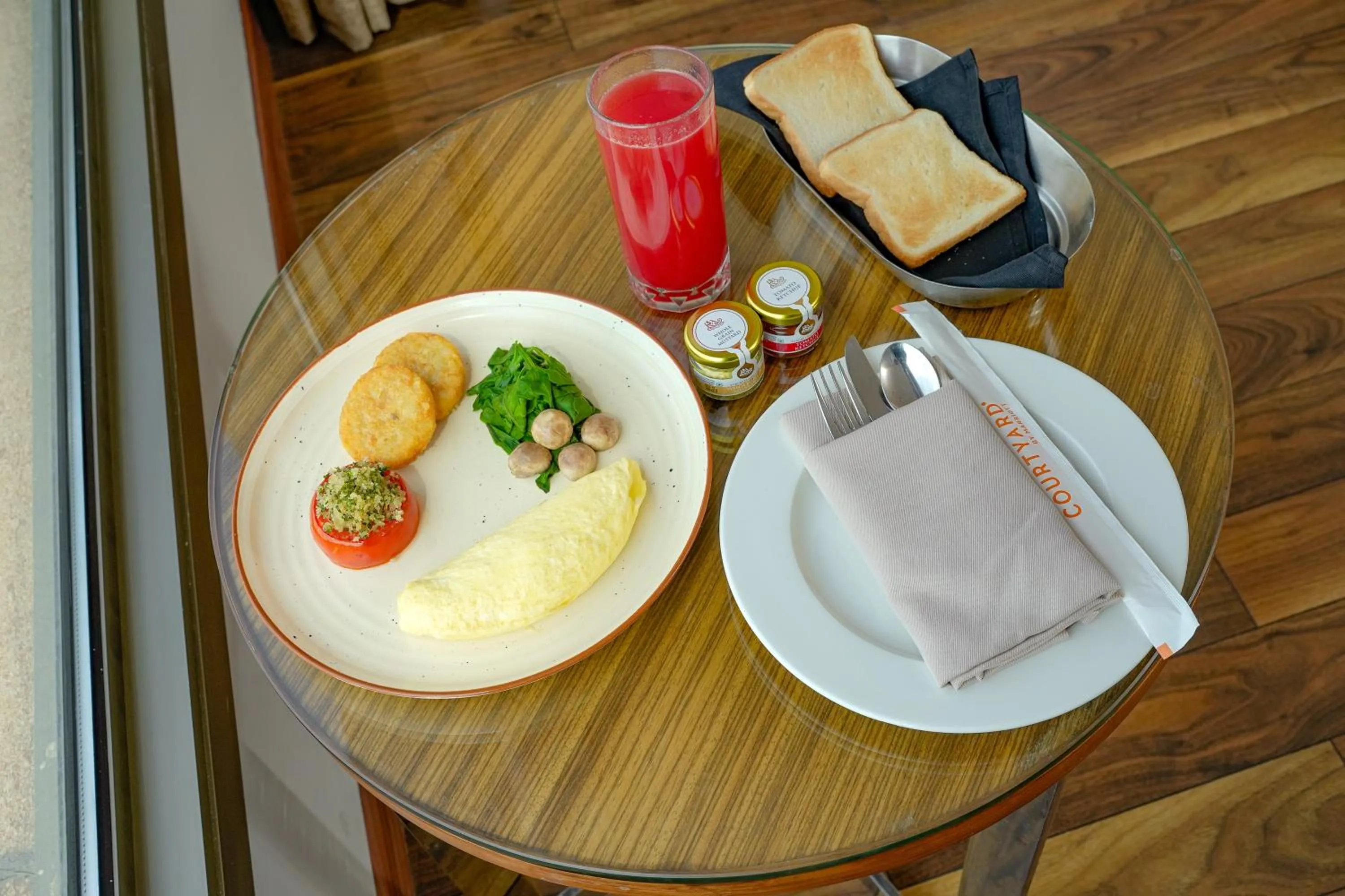 Food and drinks in Courtyard by Marriott Gurugram Downtown