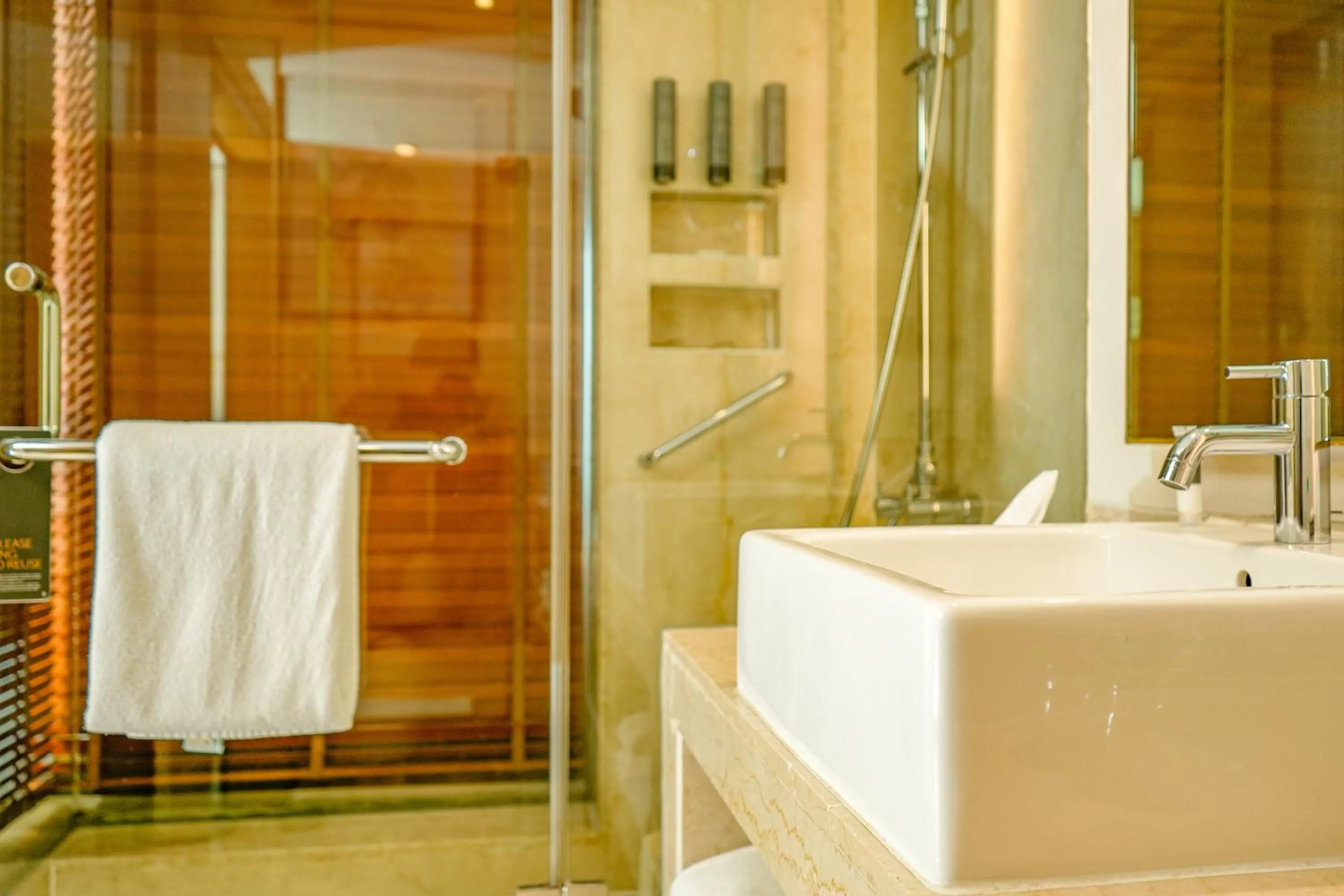 Shower in Courtyard by Marriott Gurugram Downtown