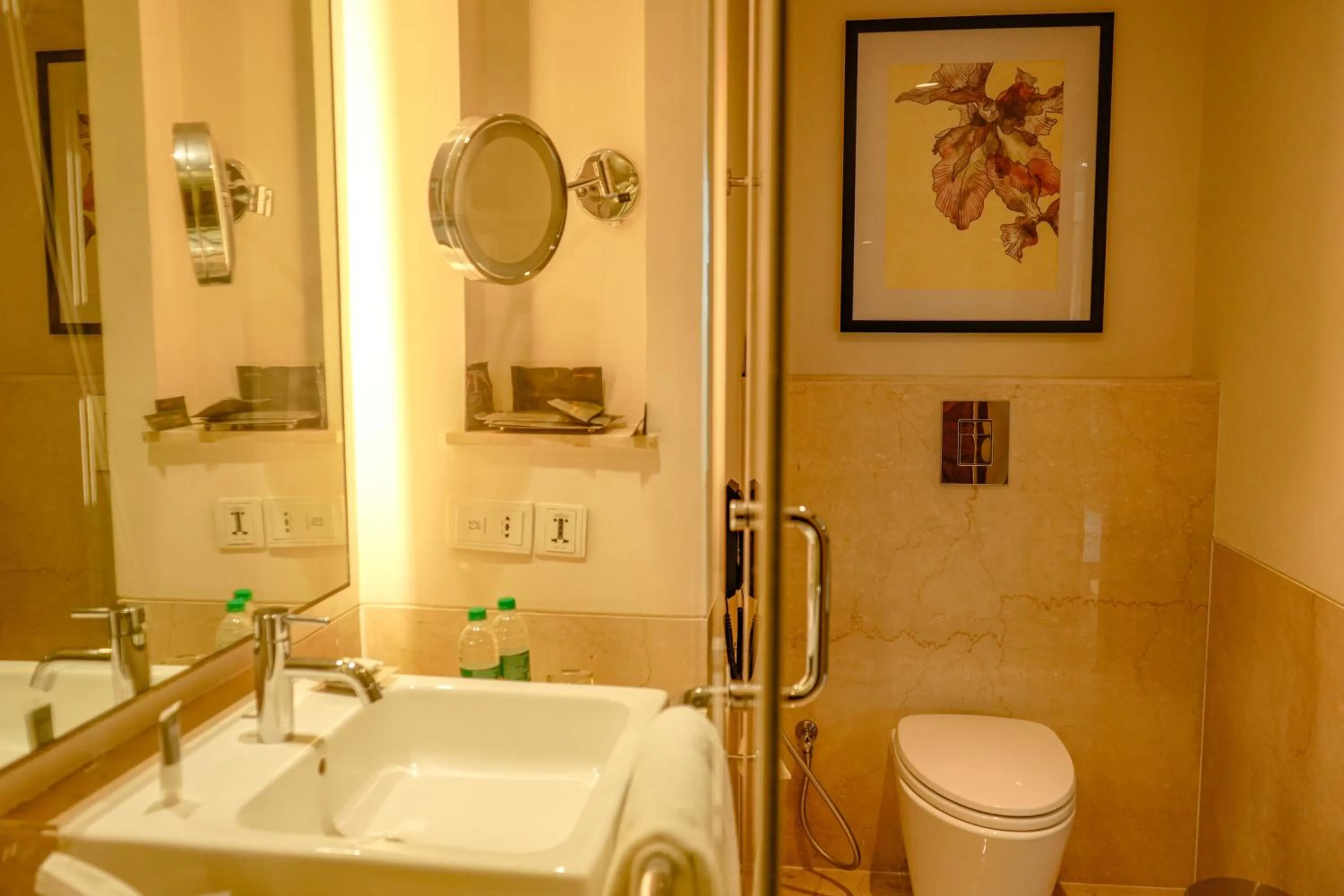 Toilet in Courtyard by Marriott Gurugram Downtown