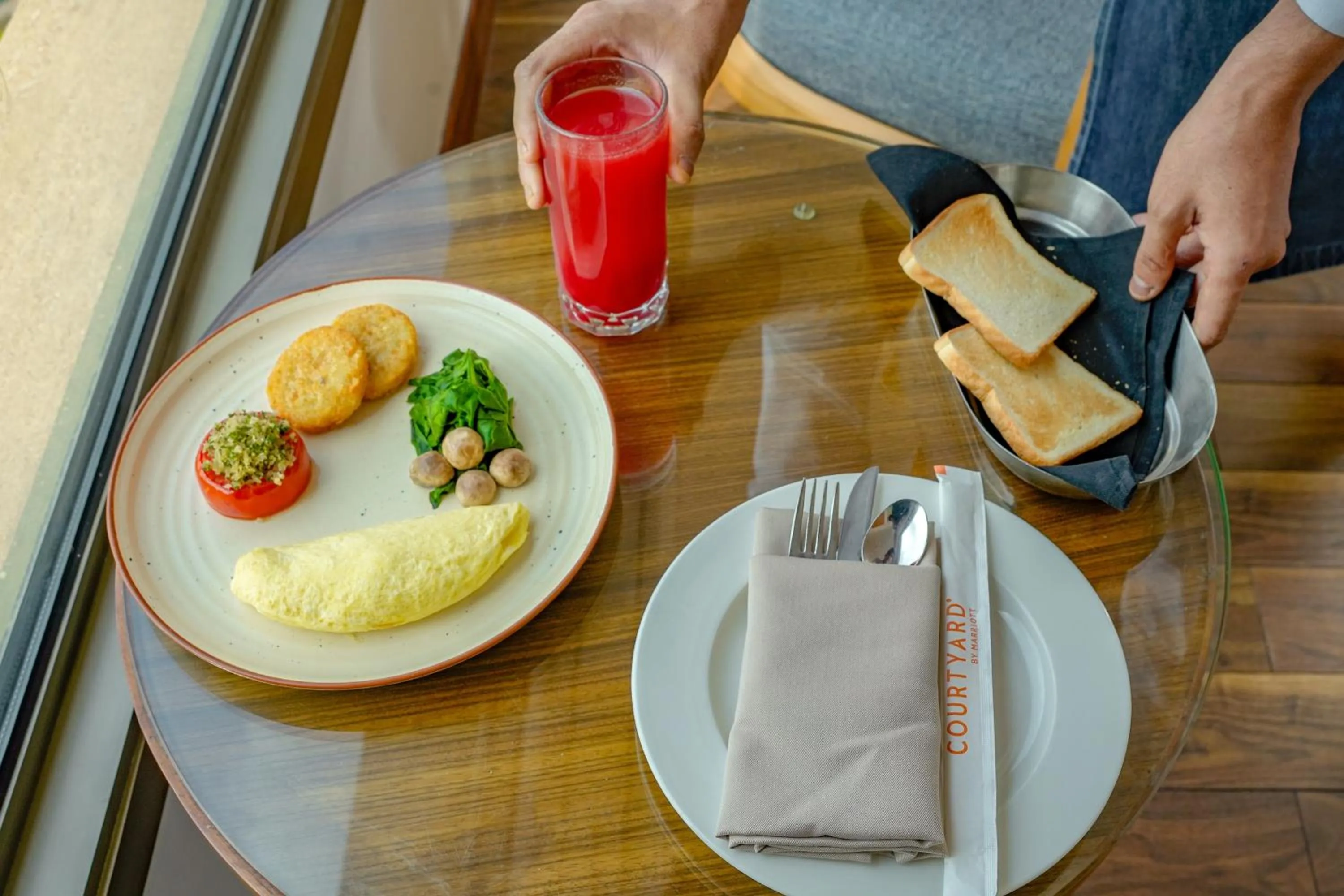 Food and drinks in Courtyard by Marriott Gurugram Downtown