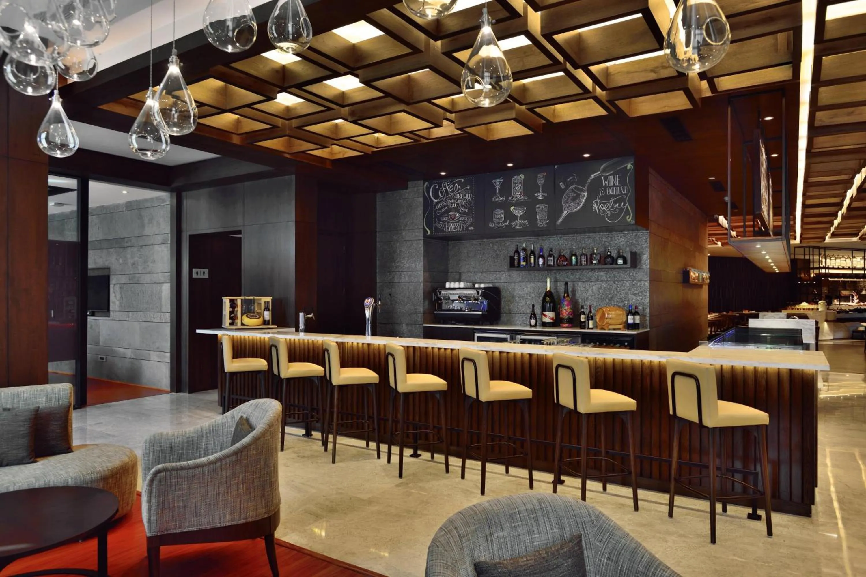 Lounge or bar in Courtyard by Marriott Gurugram Downtown