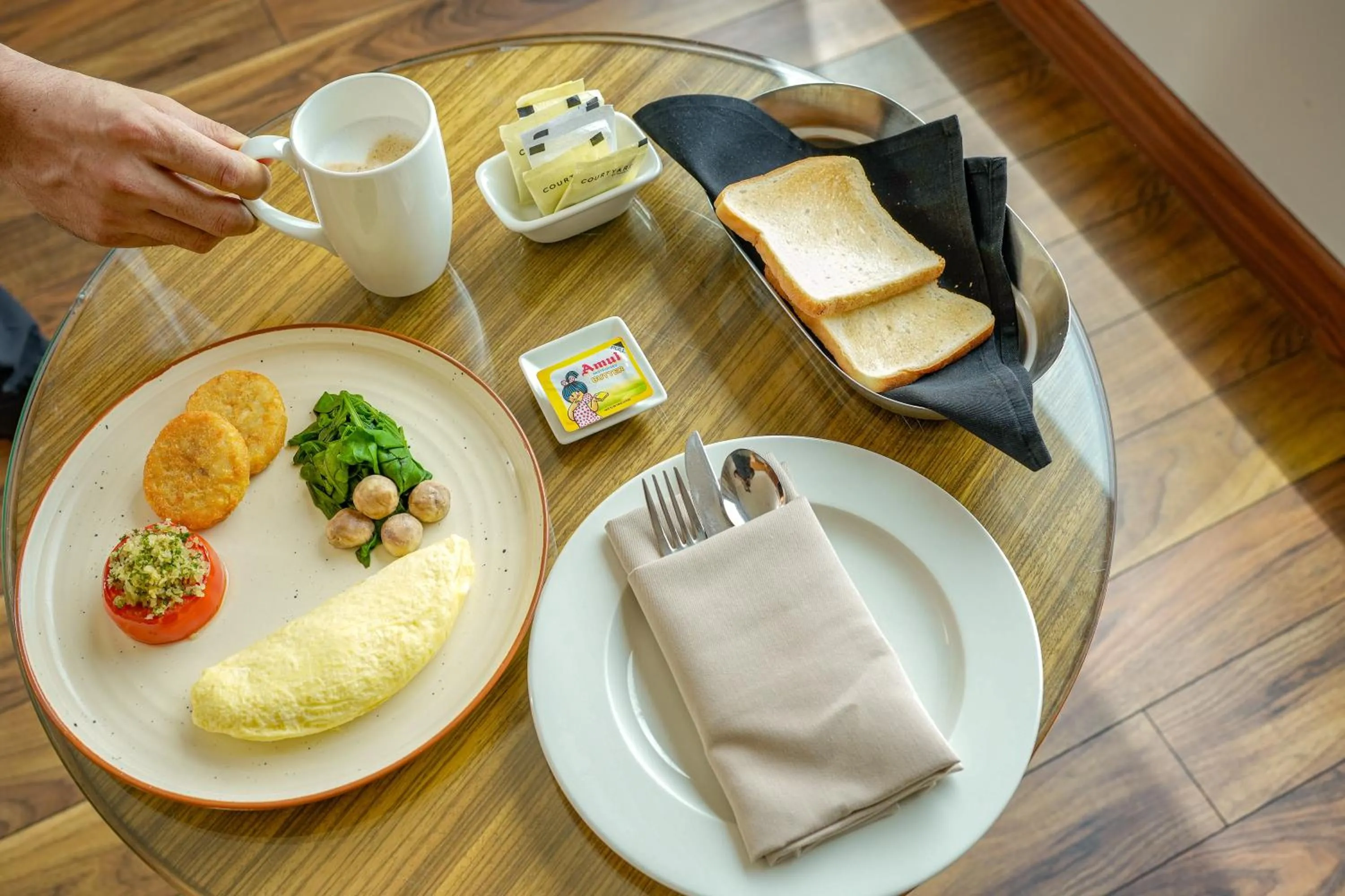 Food and drinks in Courtyard by Marriott Gurugram Downtown