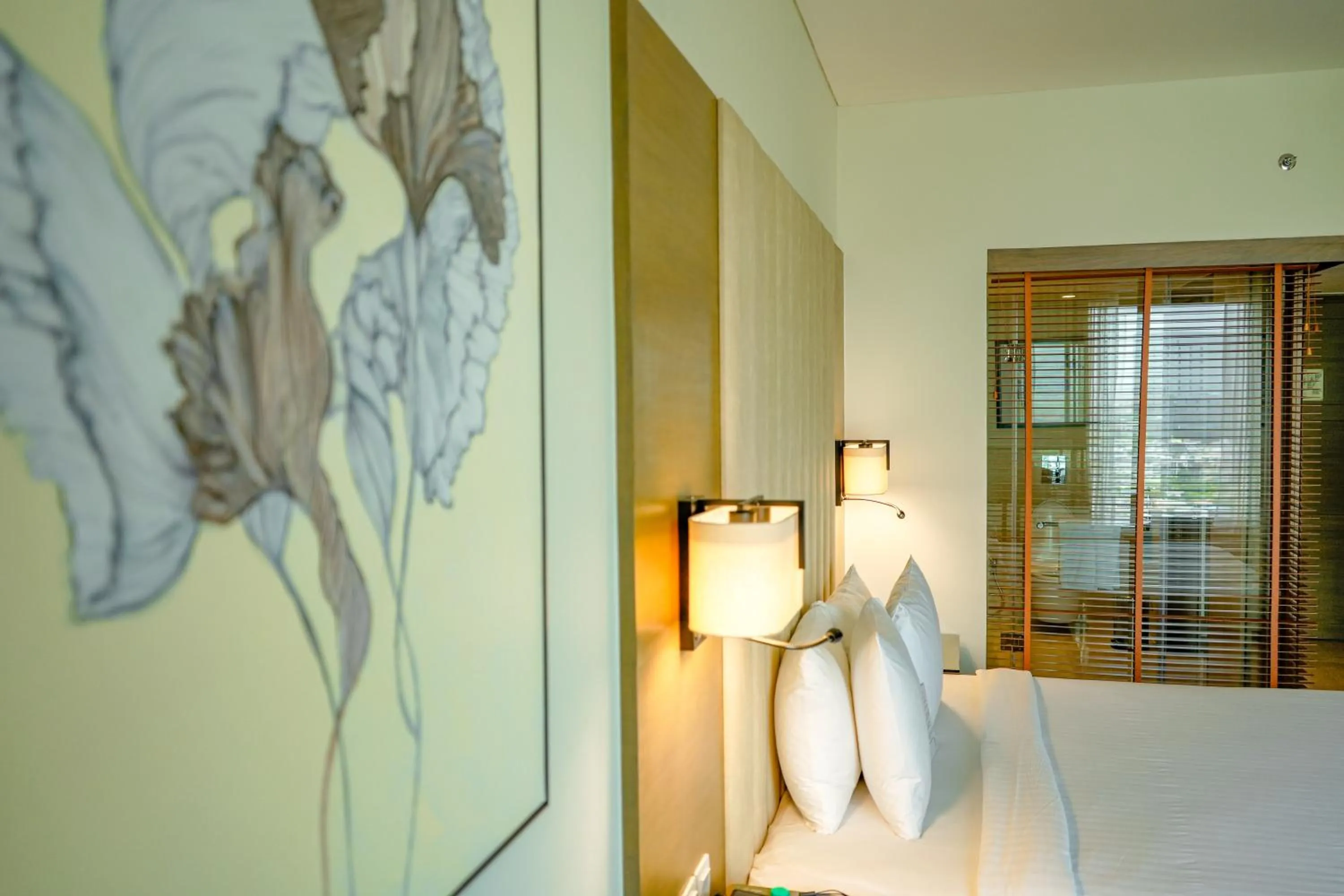 Bed in Courtyard by Marriott Gurugram Downtown