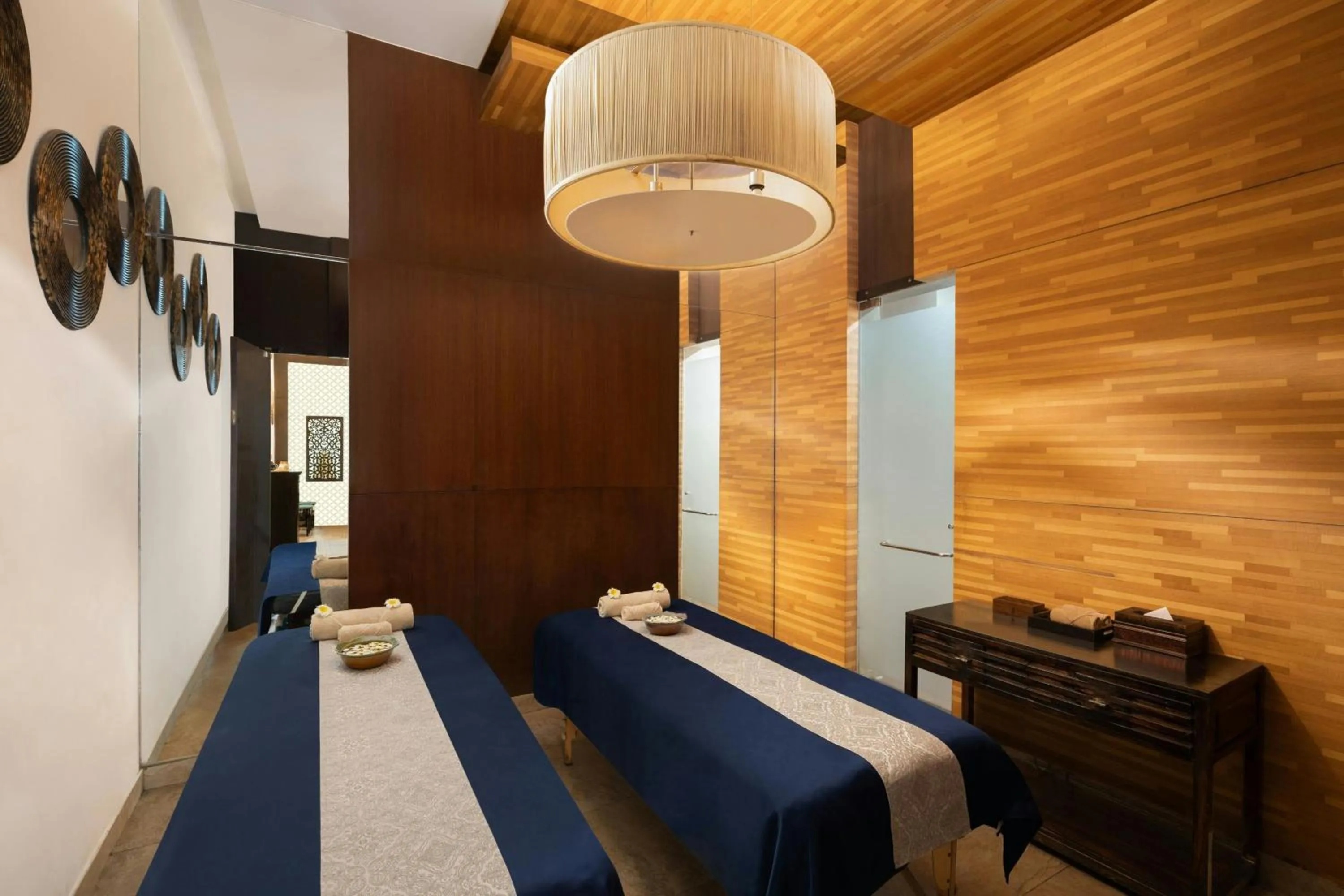 Spa and wellness centre/facilities, Bed in Courtyard by Marriott Gurugram Downtown