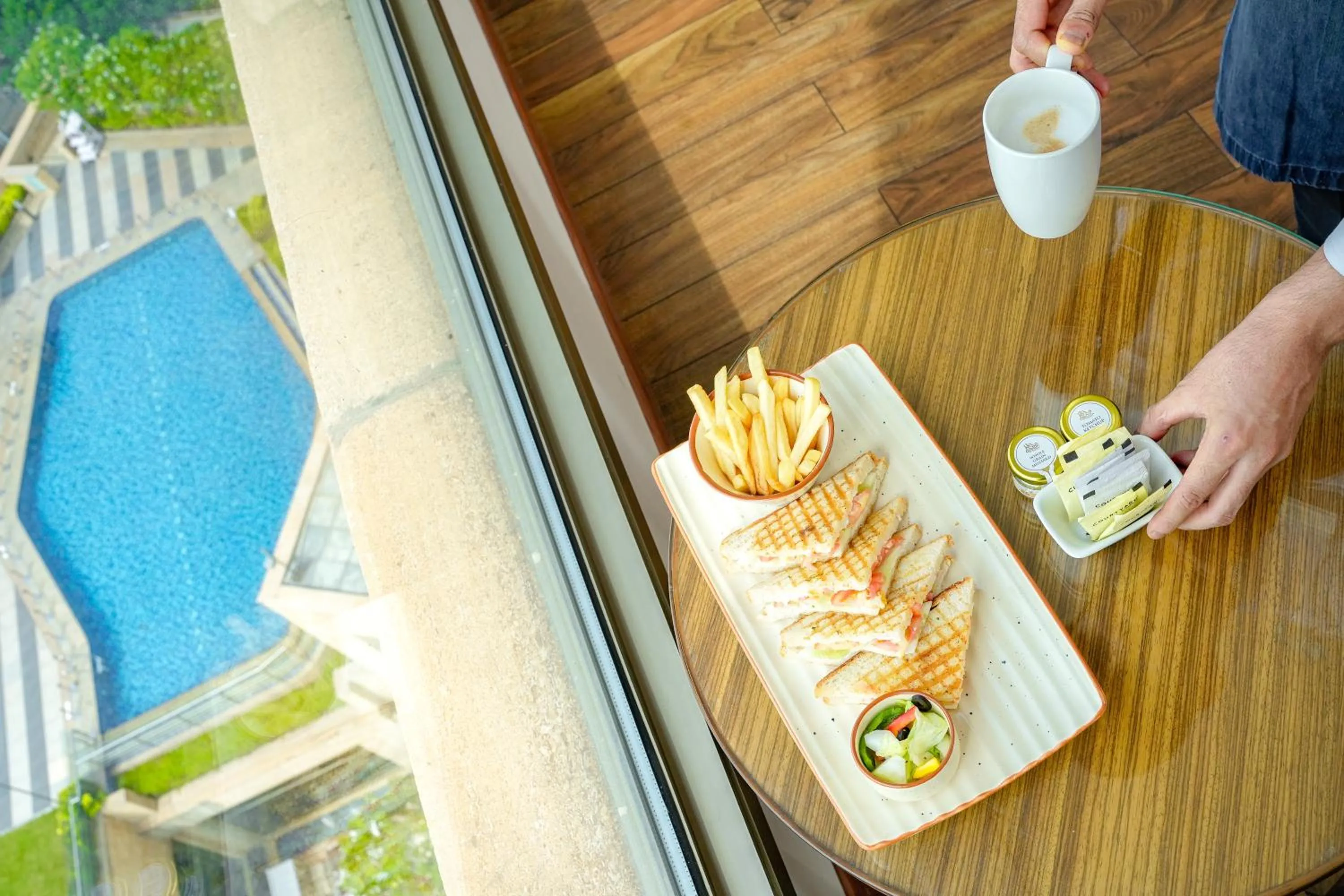 Food and drinks in Courtyard by Marriott Gurugram Downtown