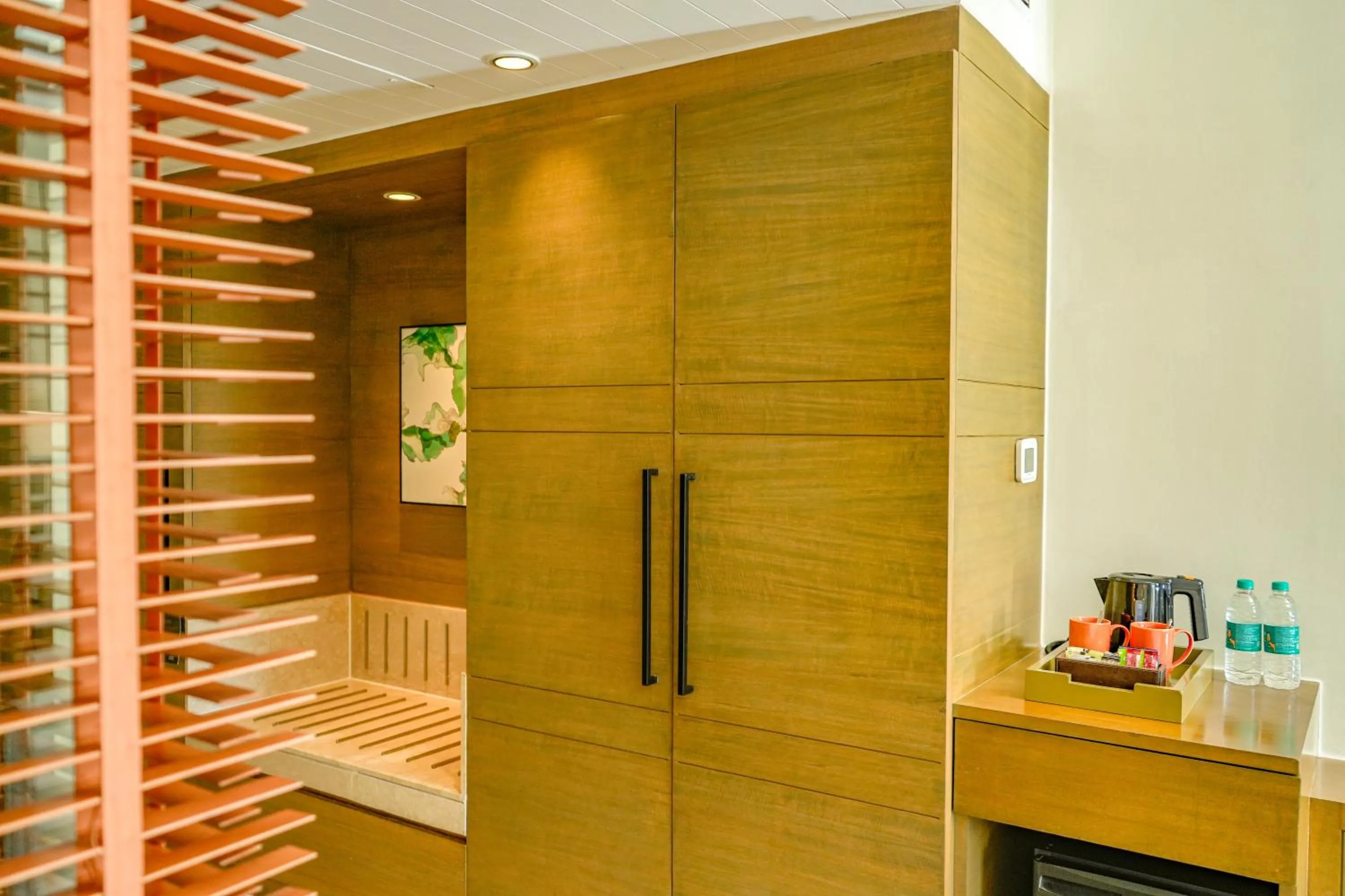 Coffee/tea facilities in Courtyard by Marriott Gurugram Downtown