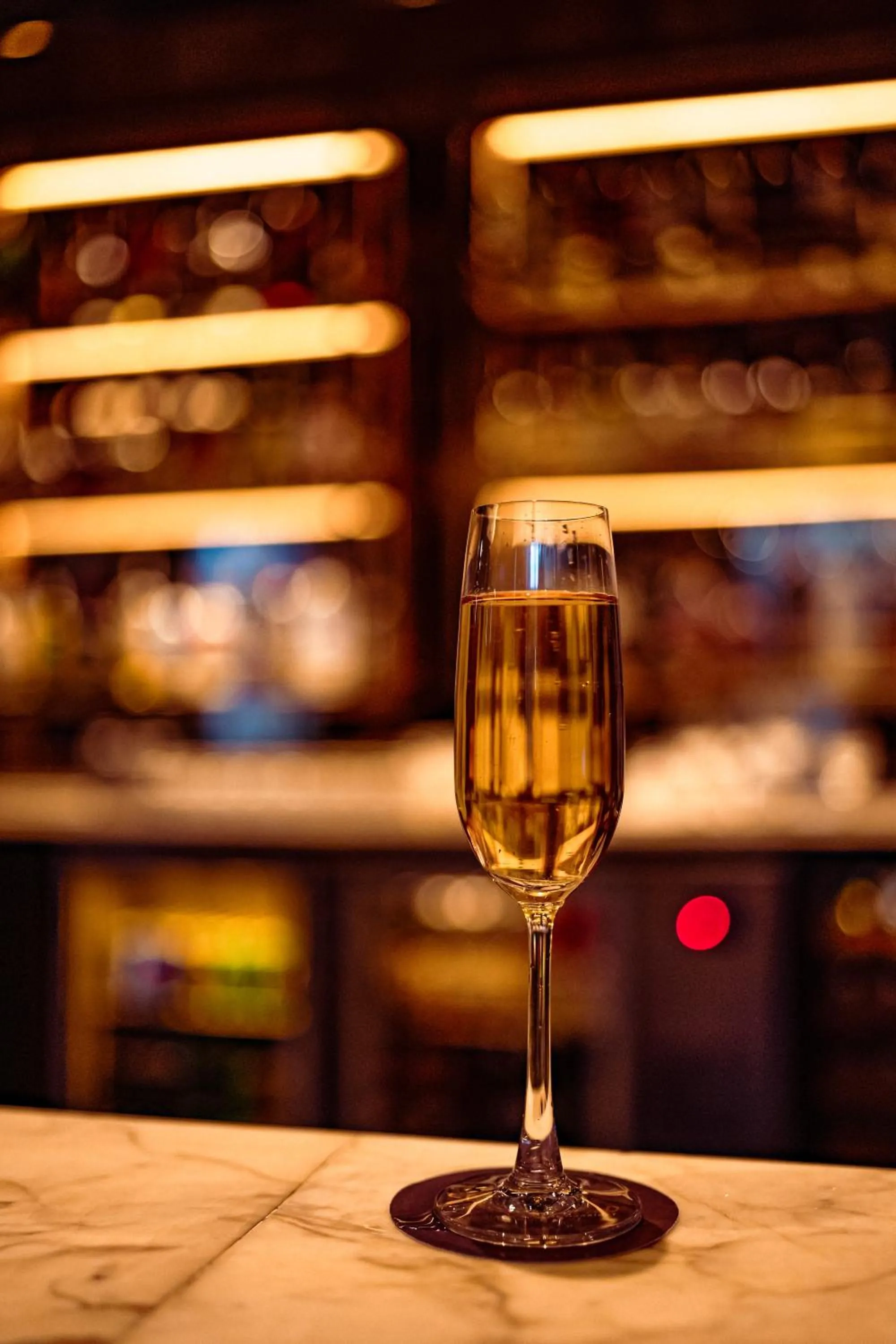 Lounge or bar in Courtyard by Marriott Gurugram Downtown