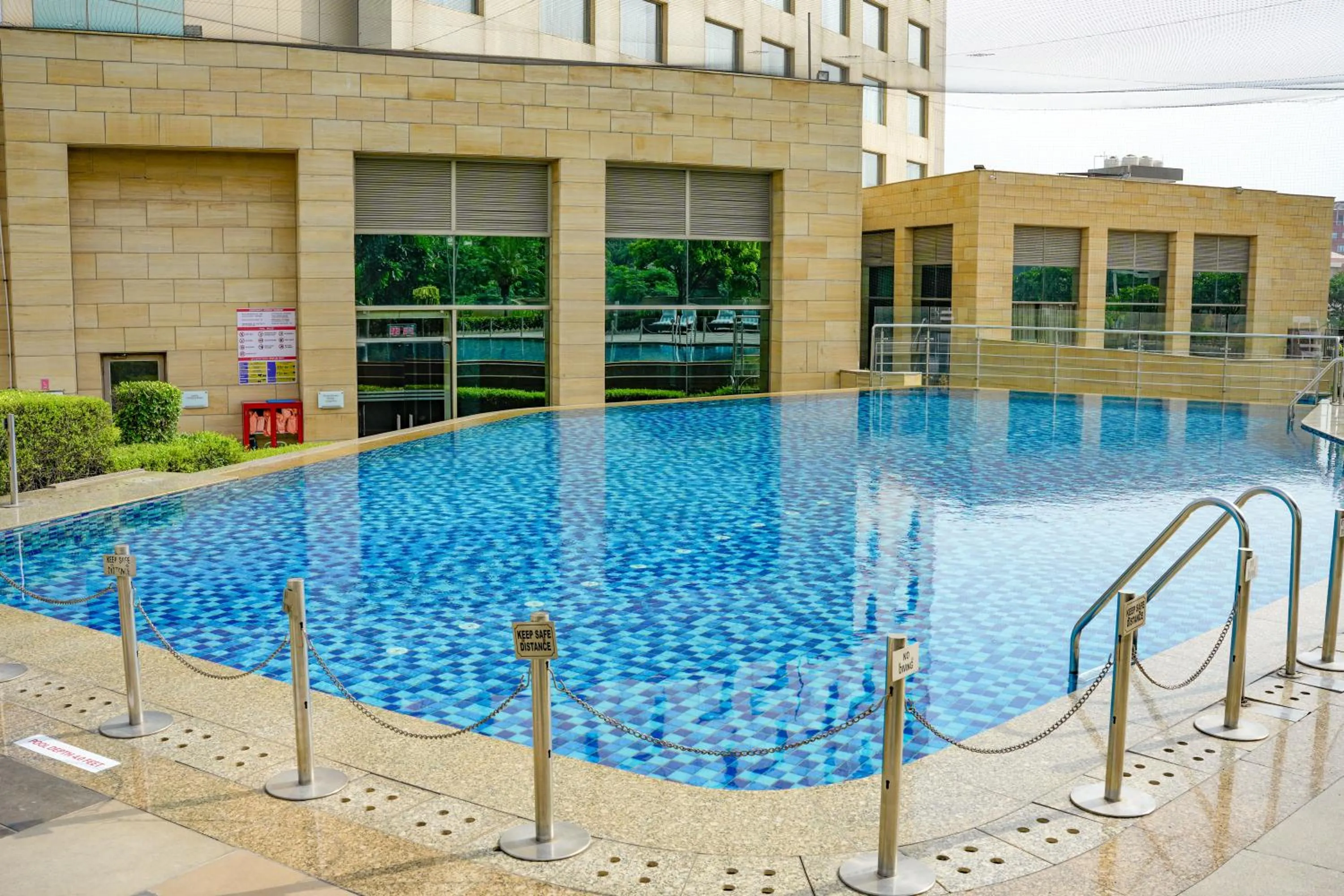 Swimming pool in Courtyard by Marriott Gurugram Downtown